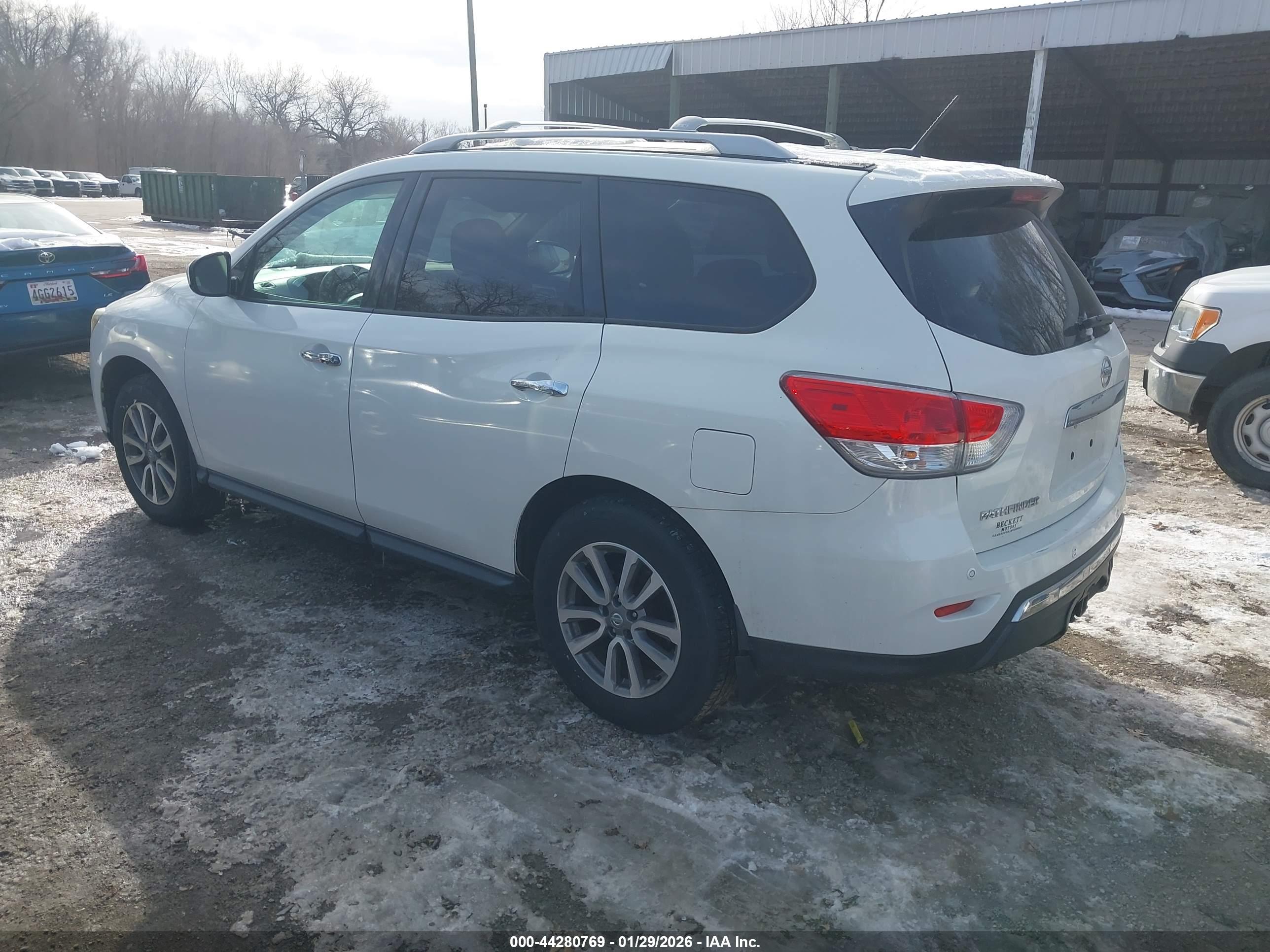 NISSAN PATHFINDER image 3