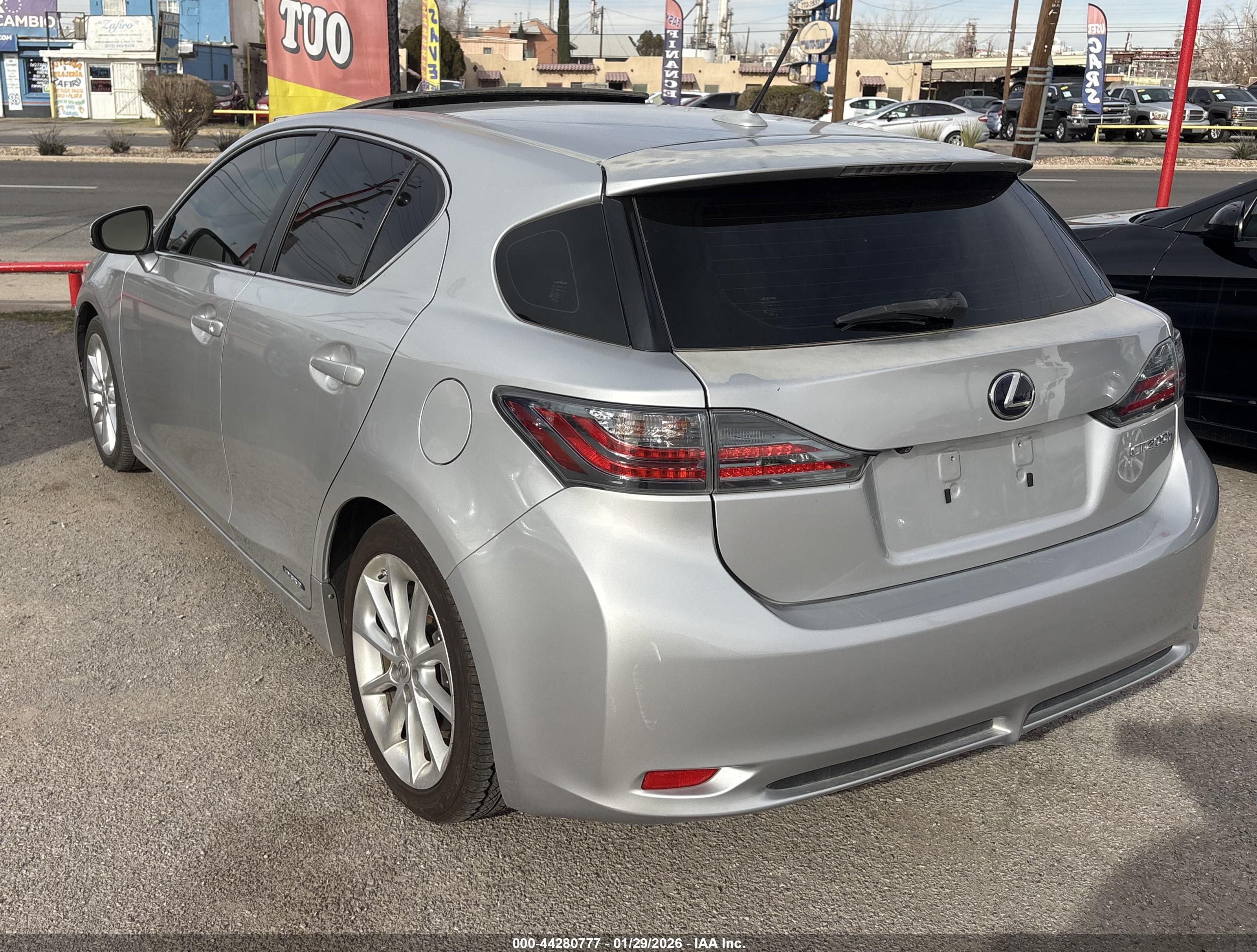 LEXUS CT image 3