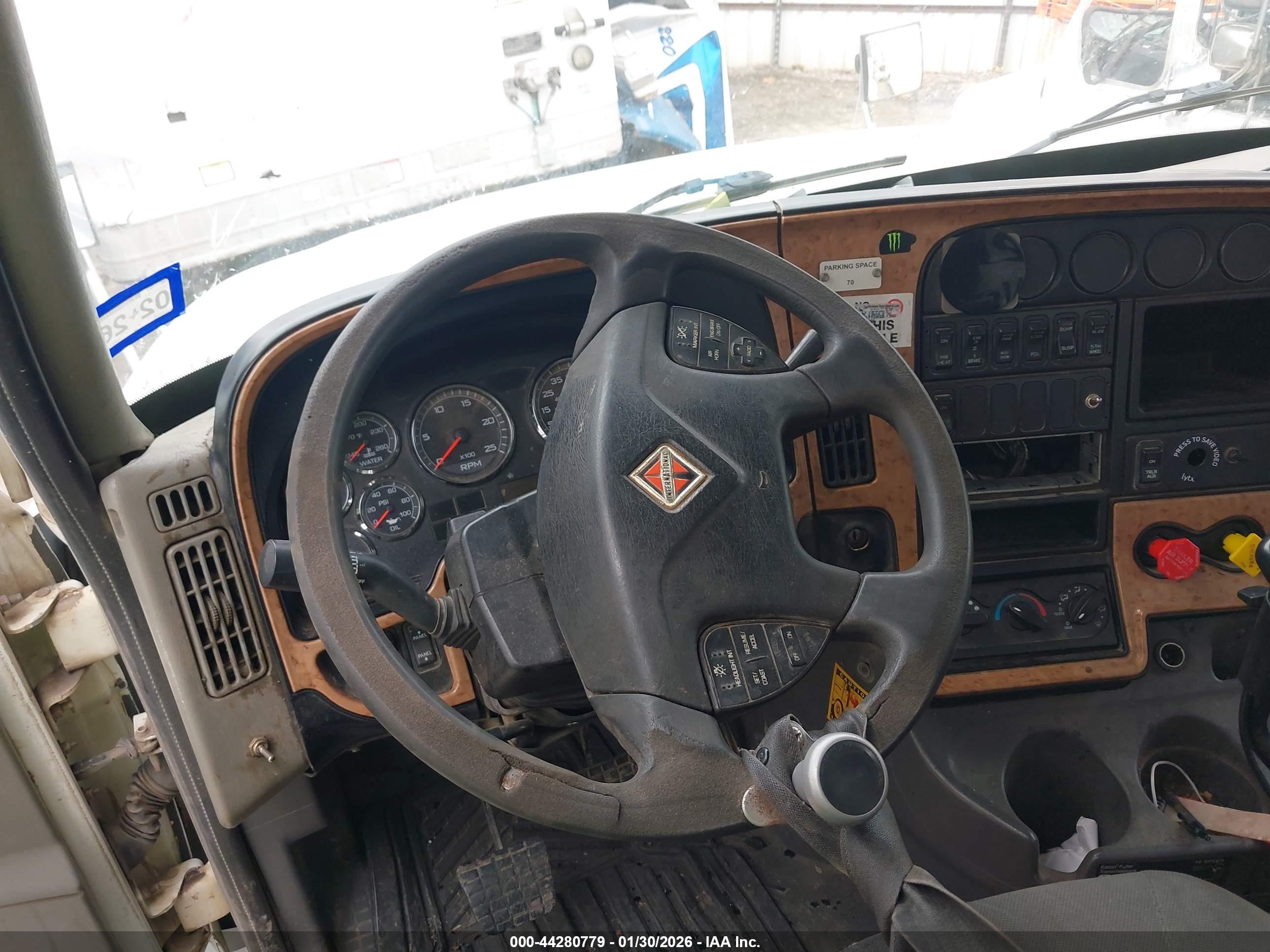INTERNATIONAL PROSTAR image 7