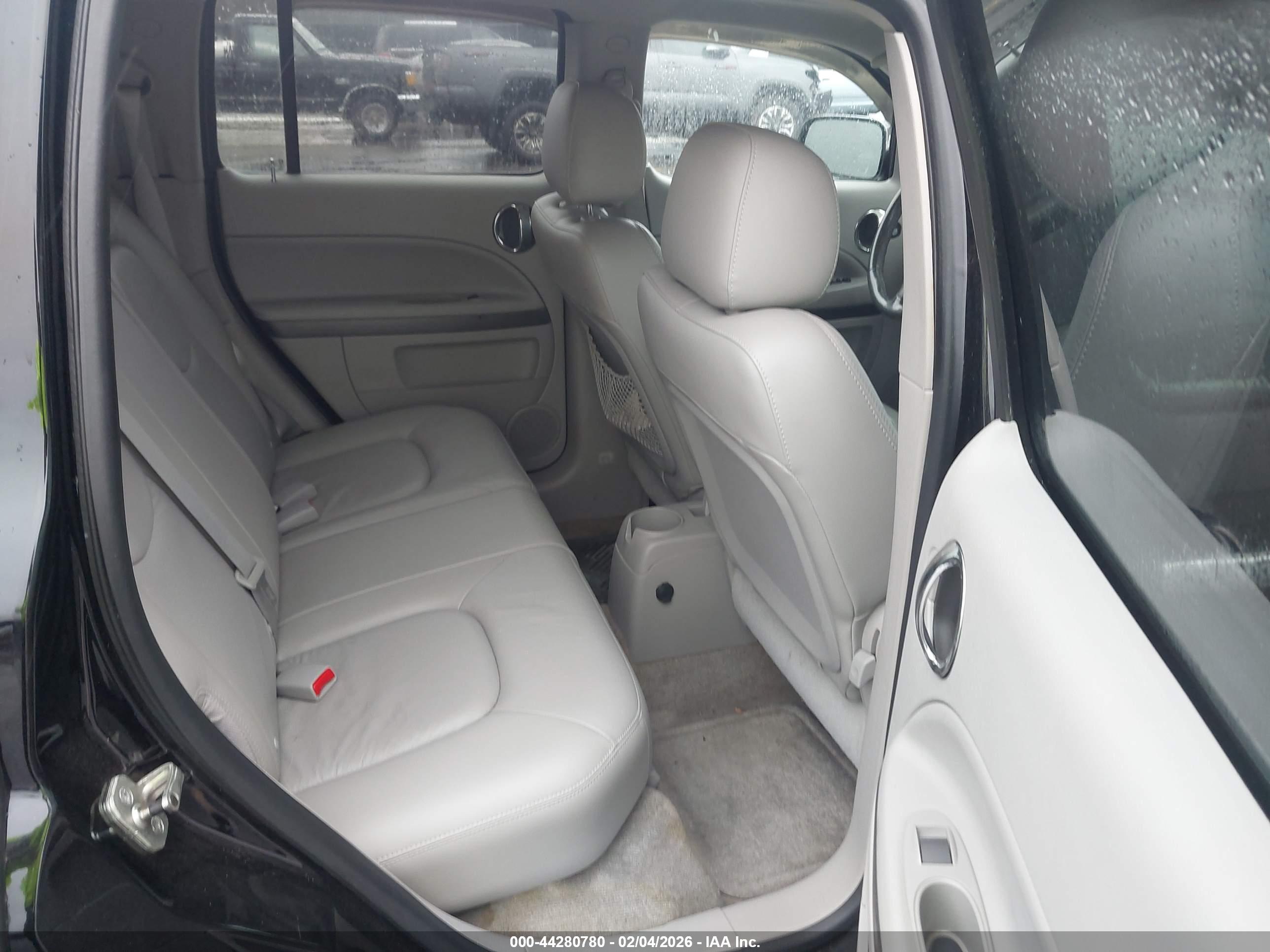 CHEVROLET HHR image 8
