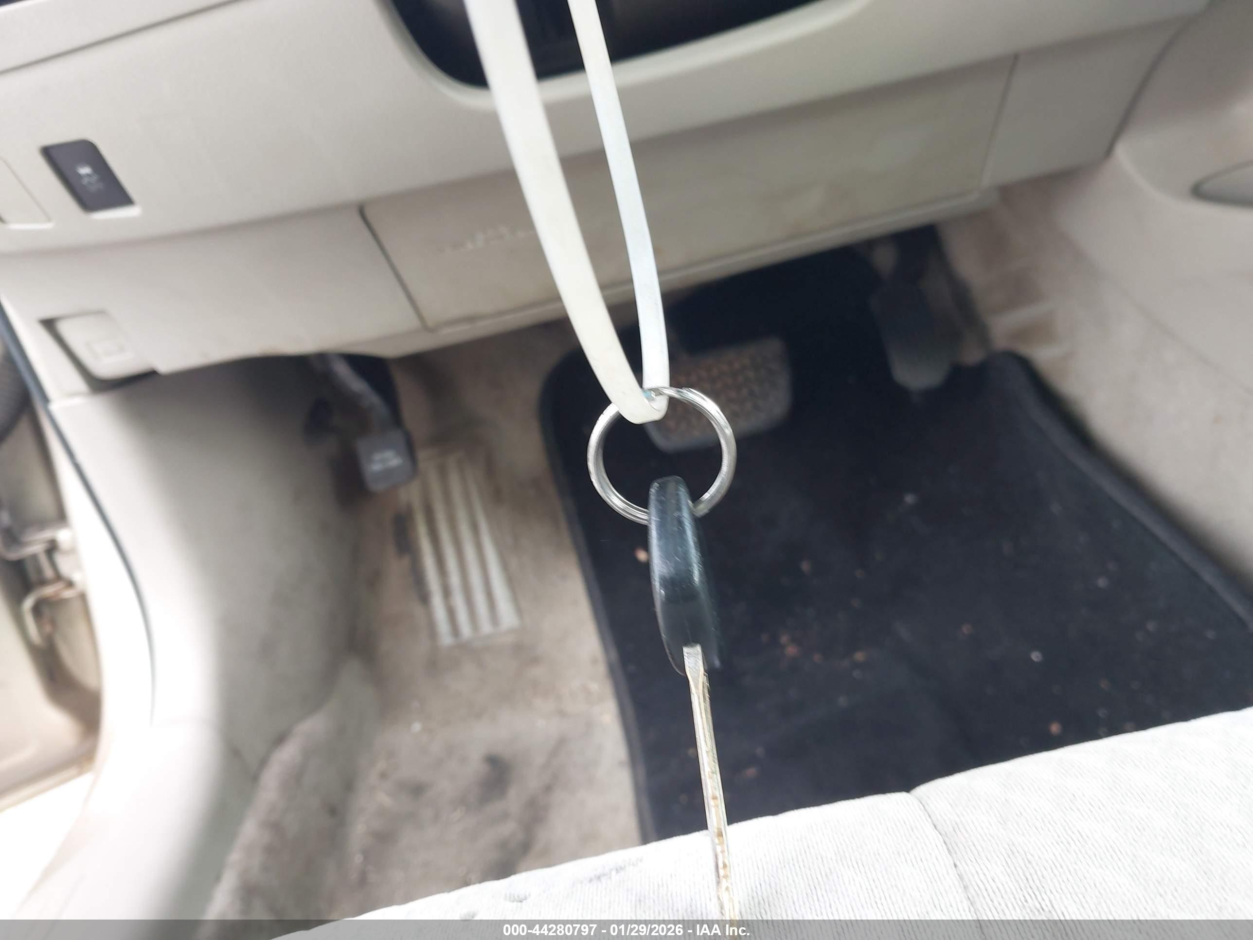 TOYOTA CAMRY image 11