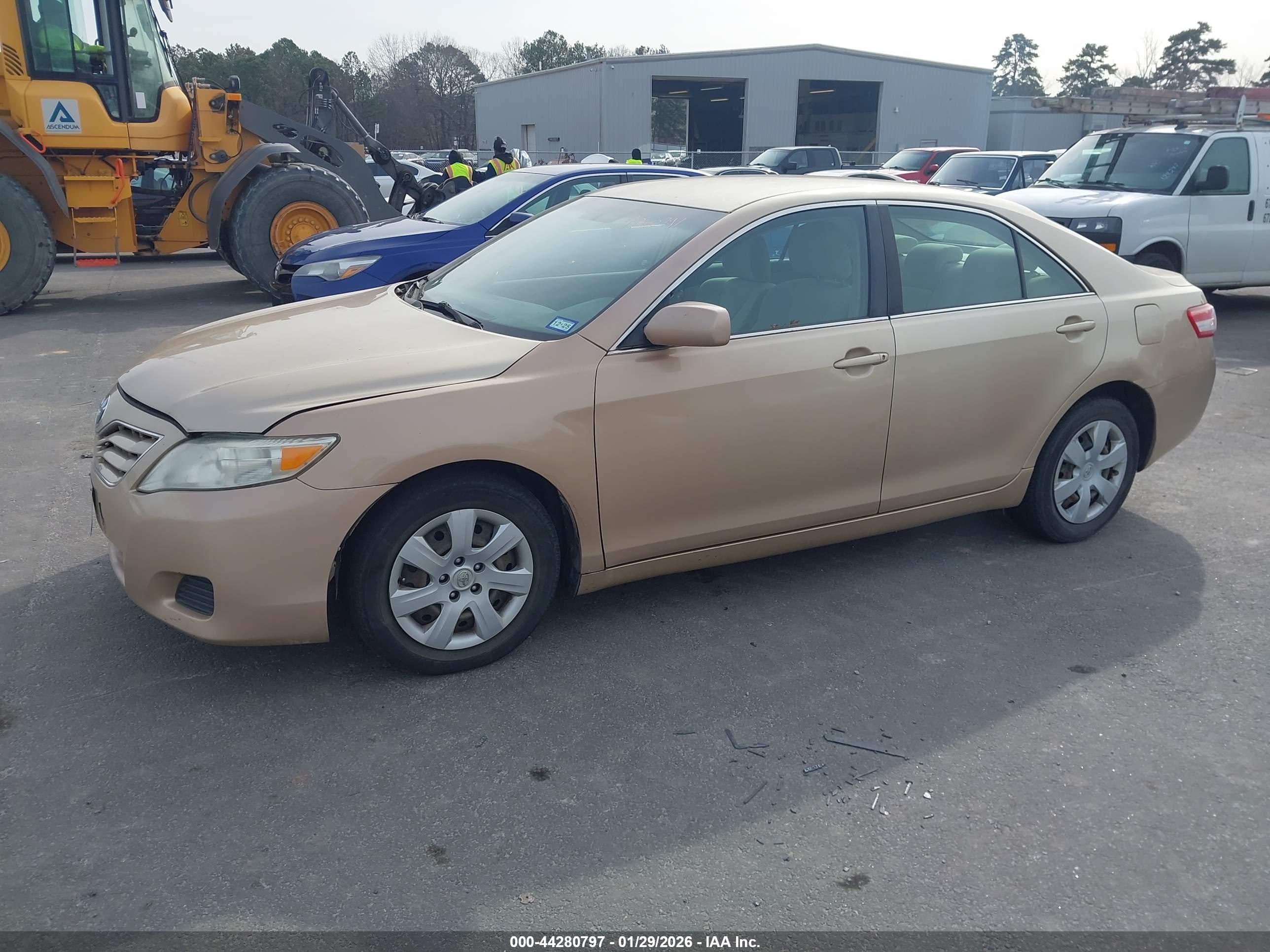 TOYOTA CAMRY image 2