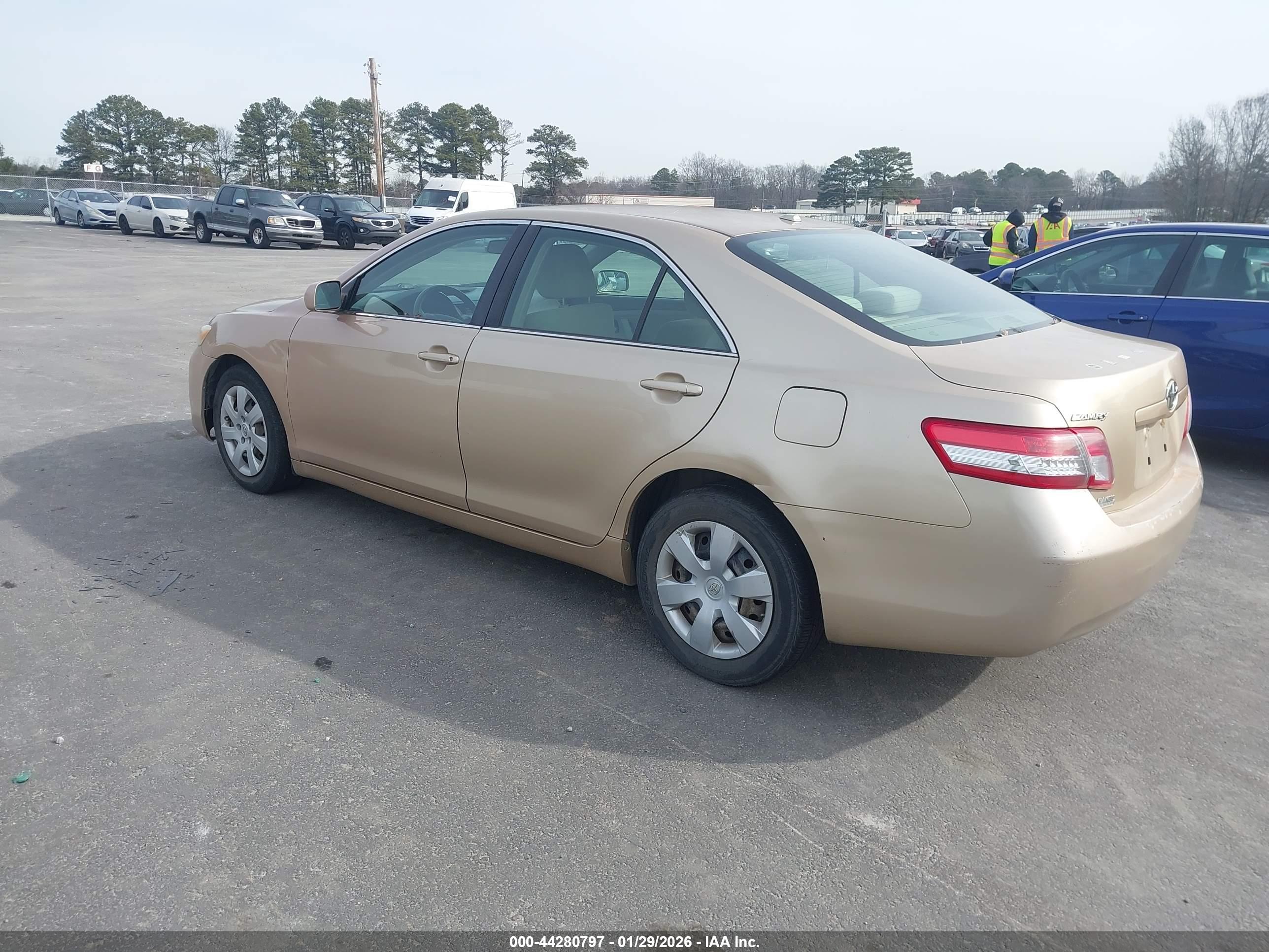 TOYOTA CAMRY image 3