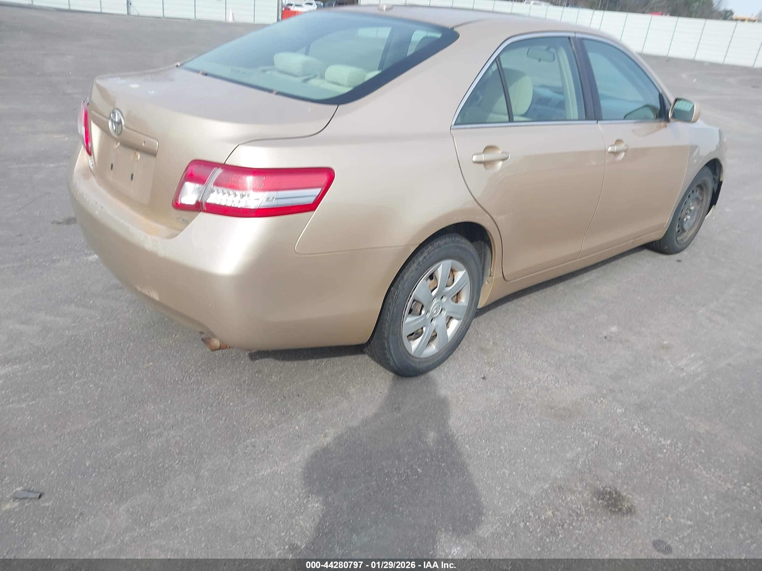 TOYOTA CAMRY image 4
