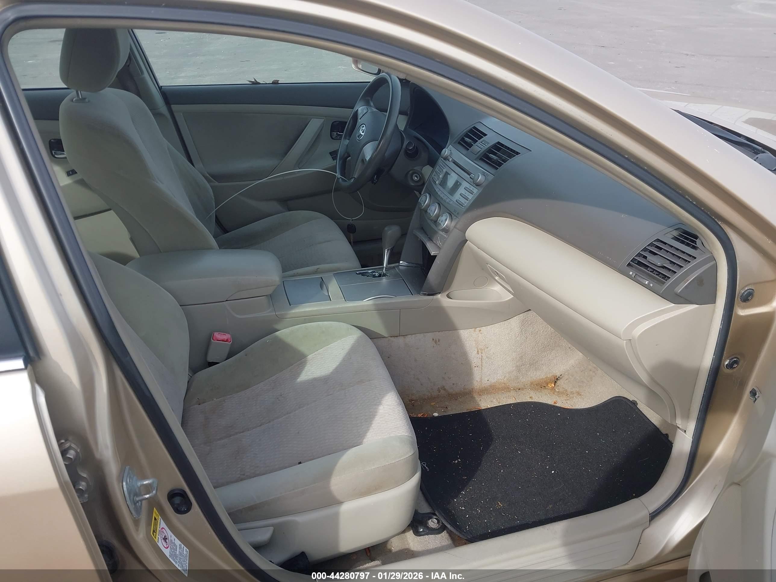 TOYOTA CAMRY image 5