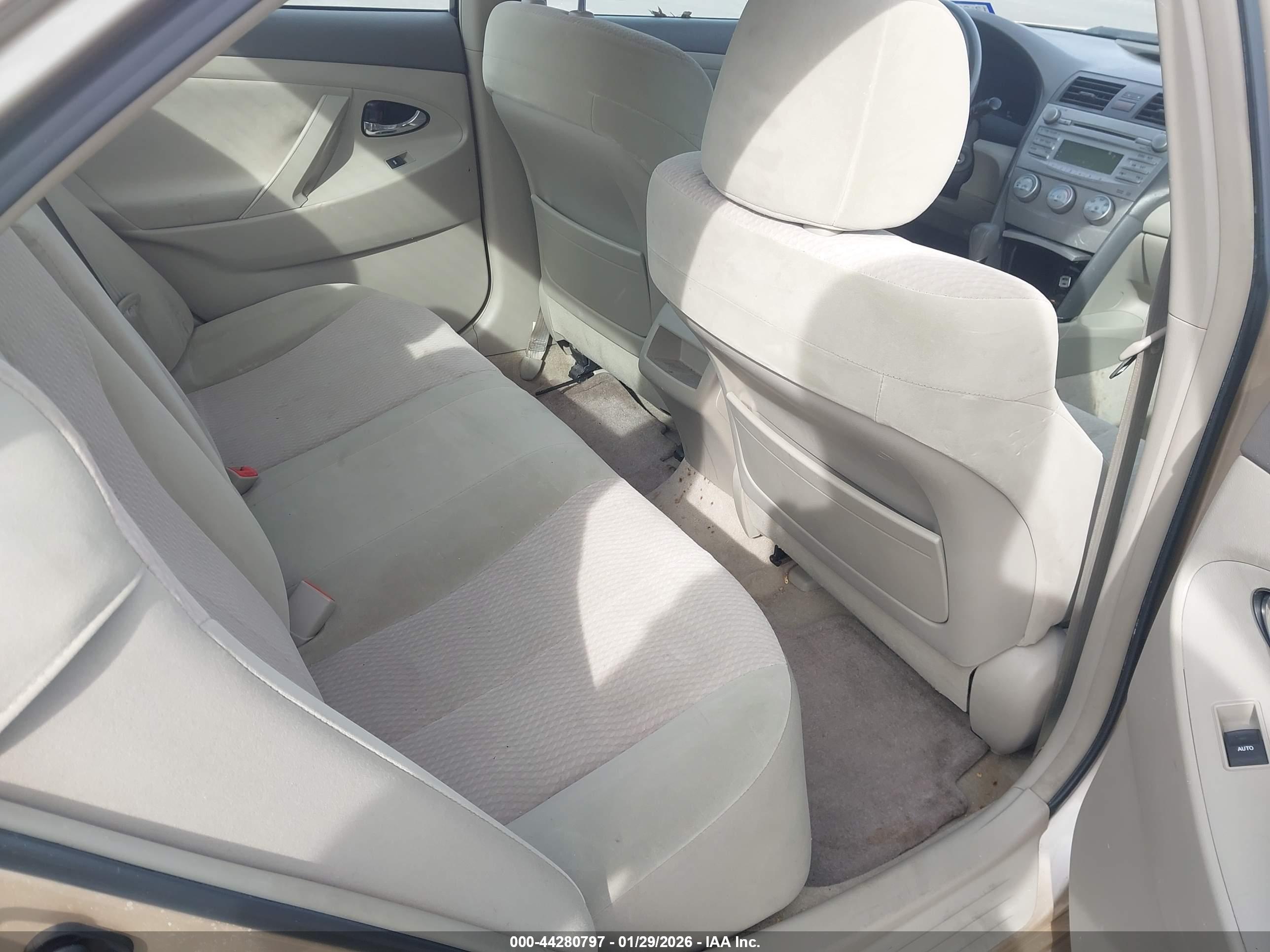 TOYOTA CAMRY image 8