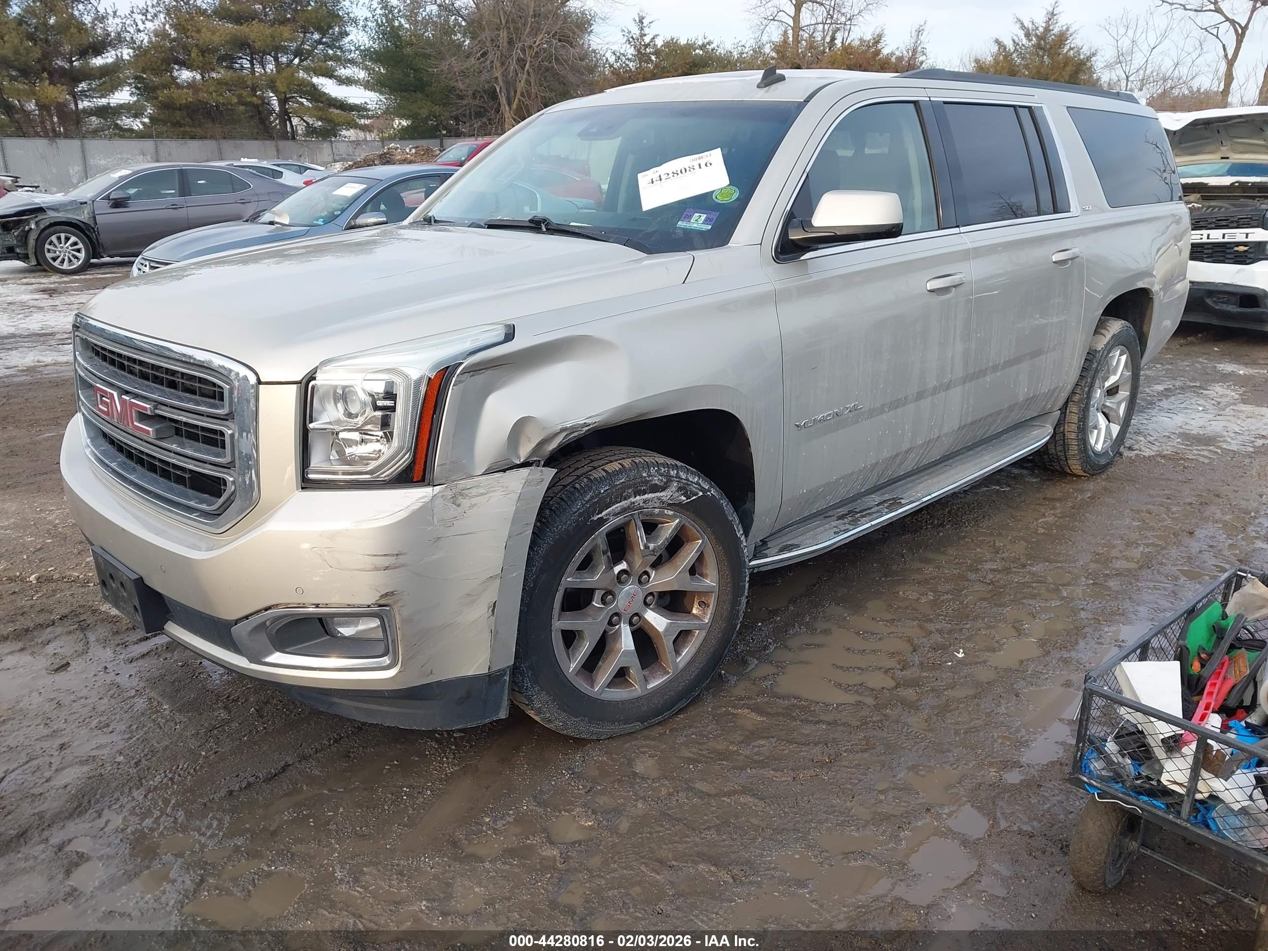 GMC YUKON image 2