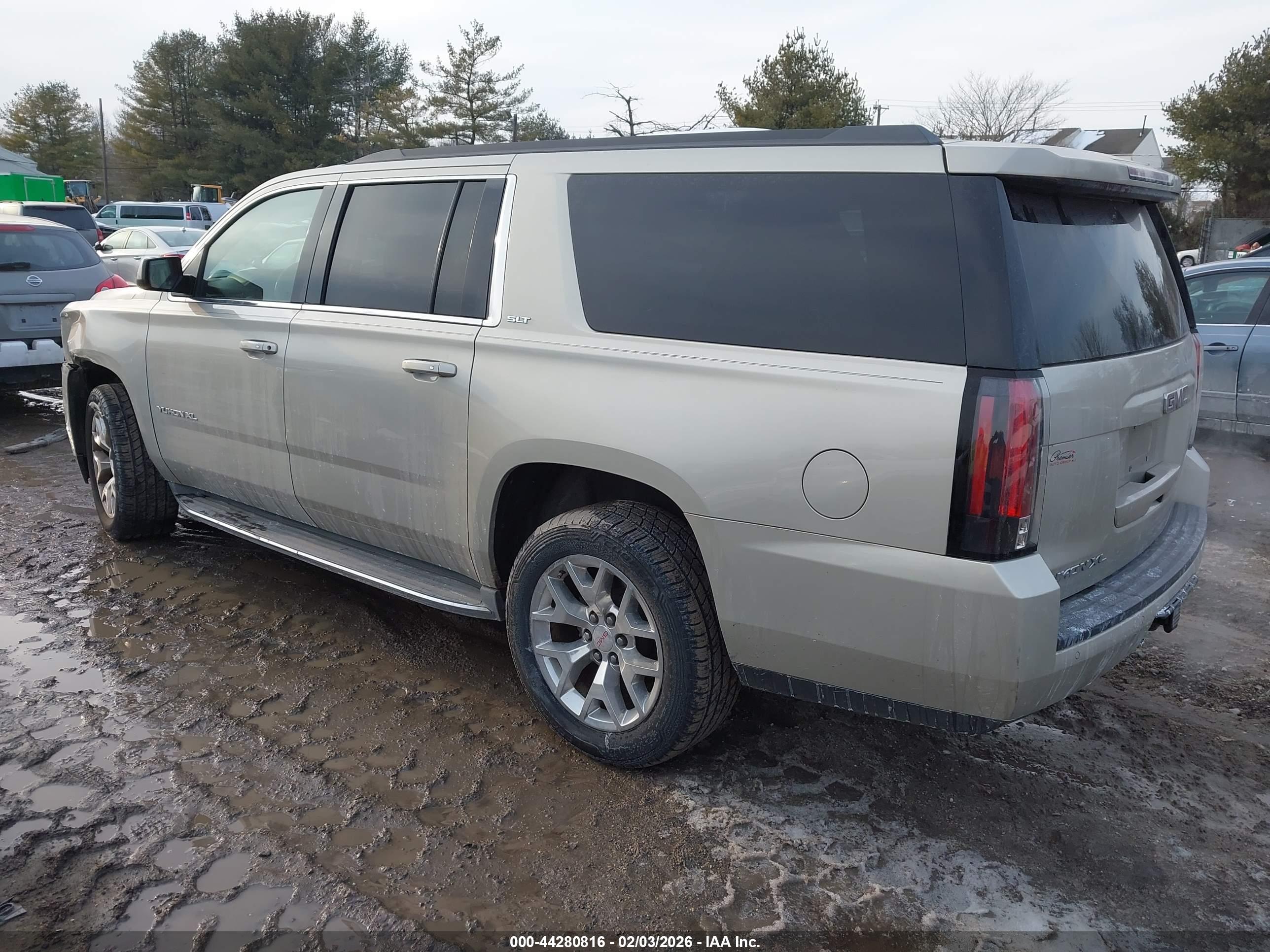 GMC YUKON image 3