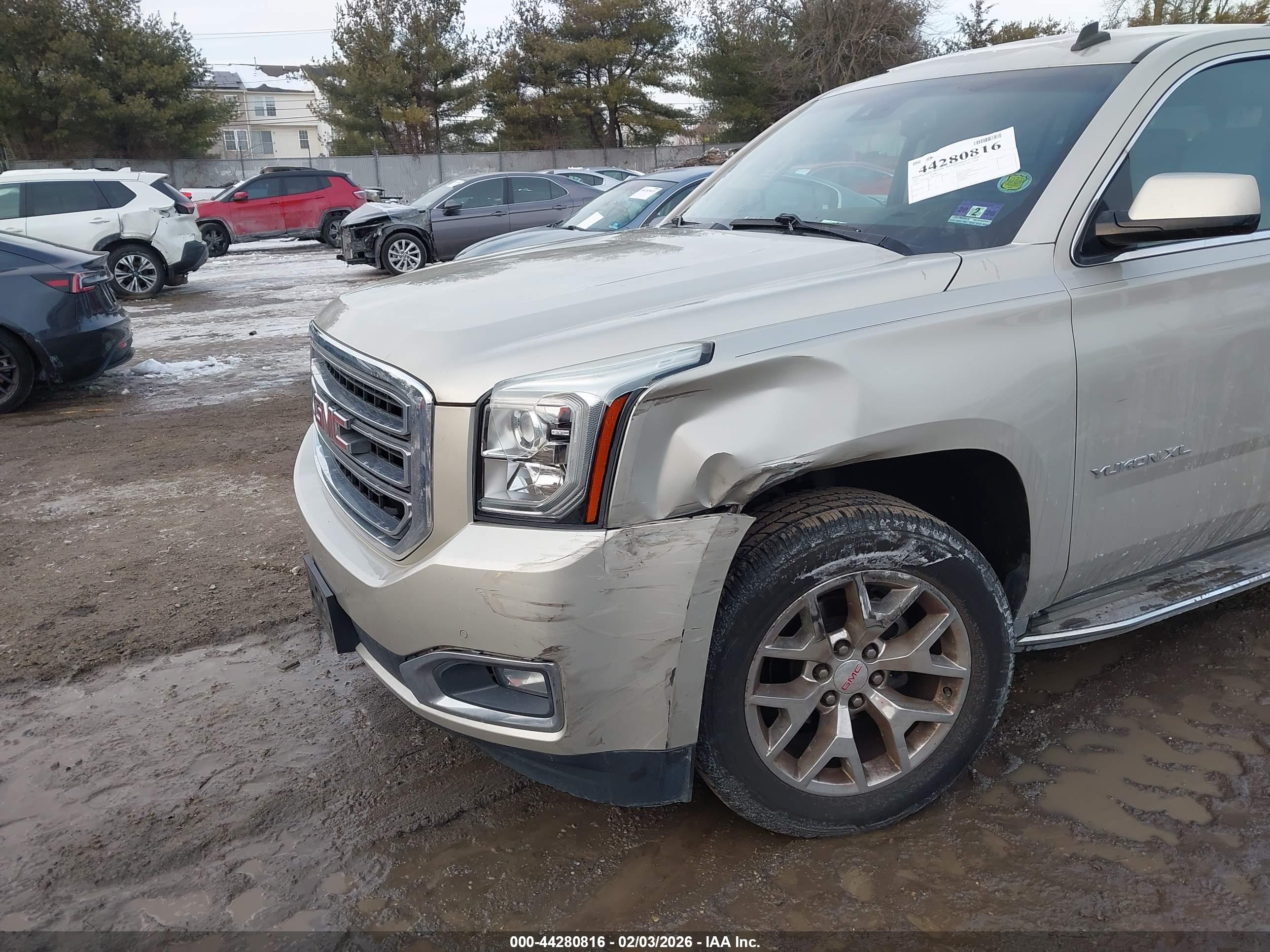GMC YUKON image 6