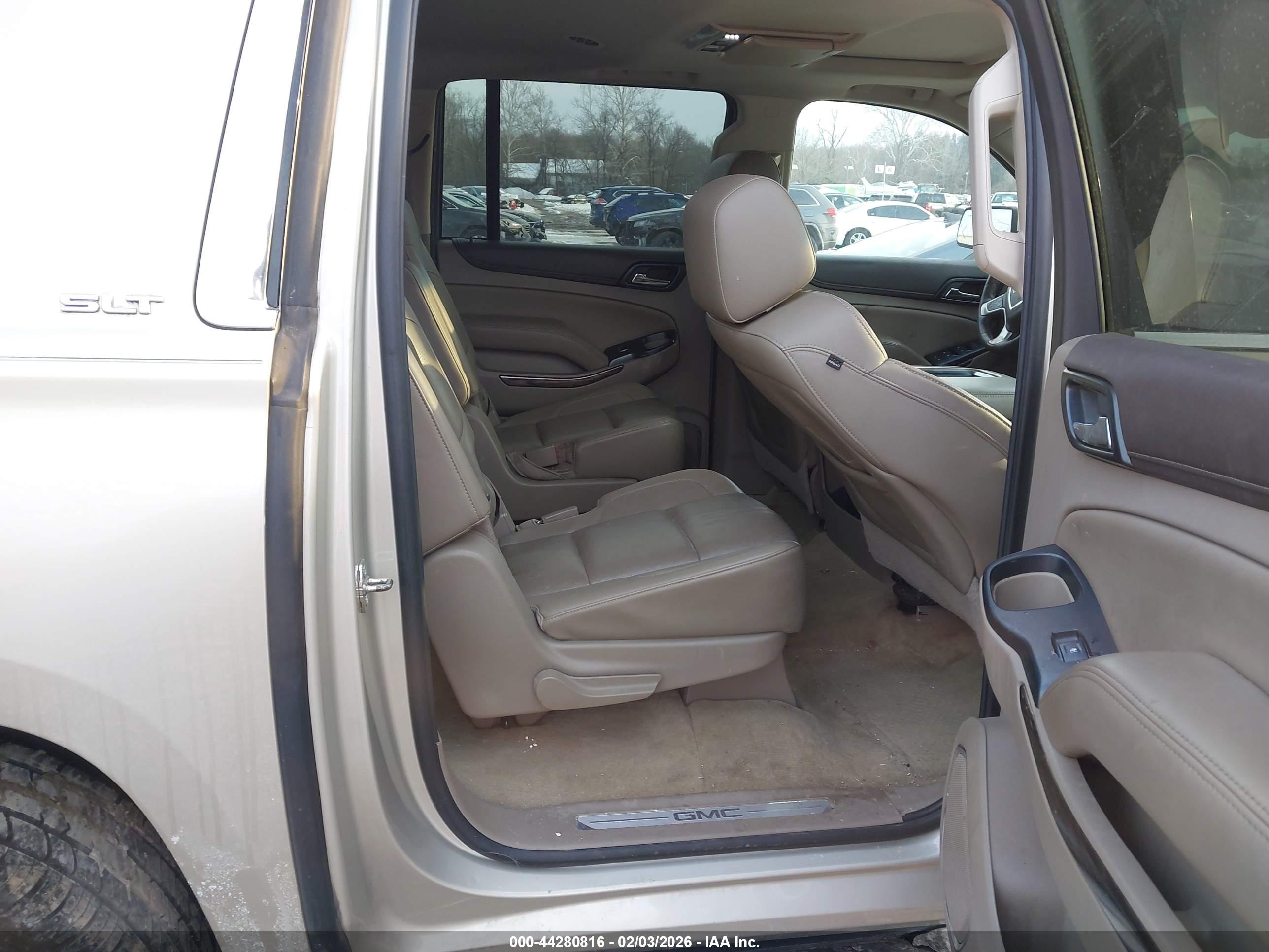 GMC YUKON image 8
