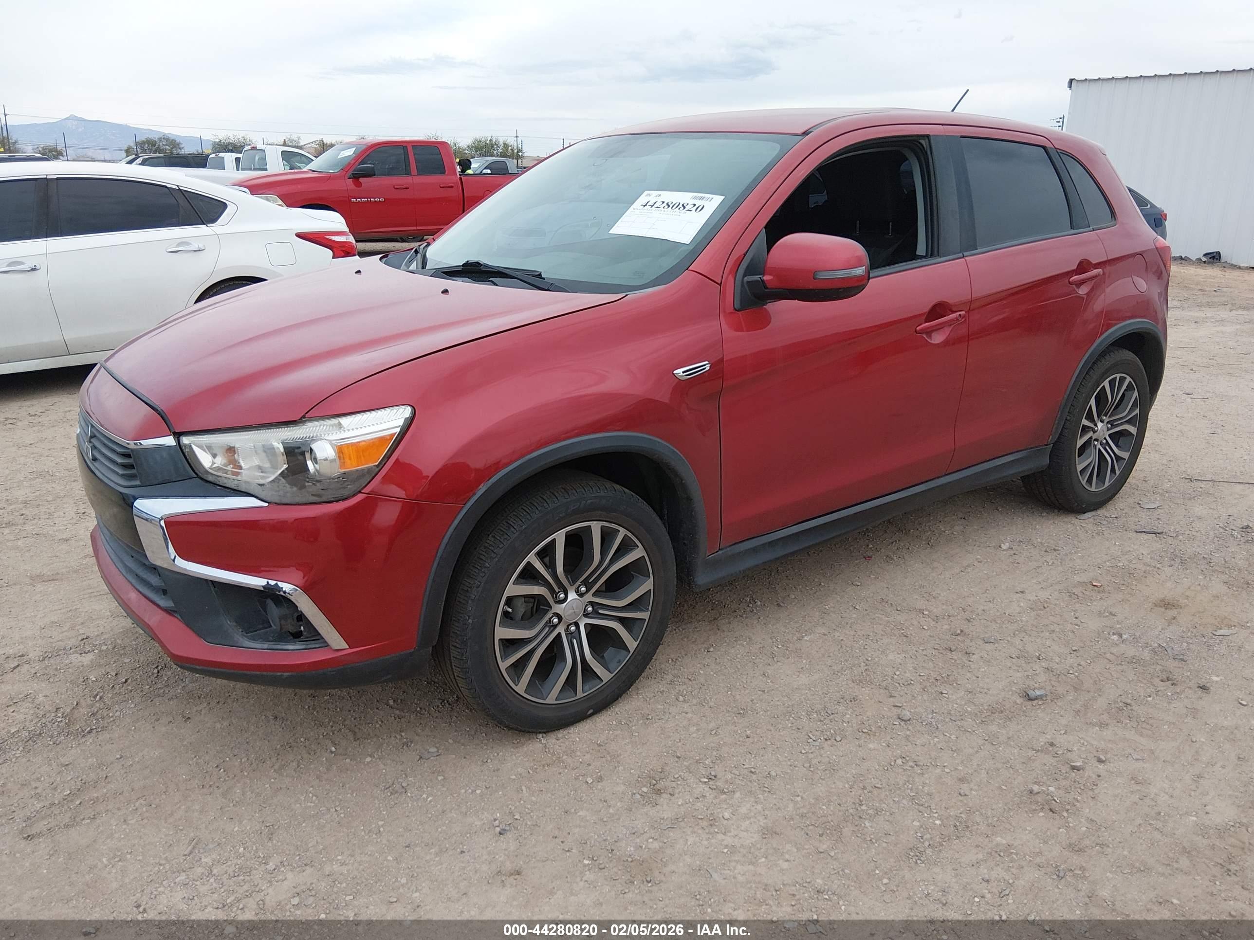 MITSUBISHI OUTLANDER image 2