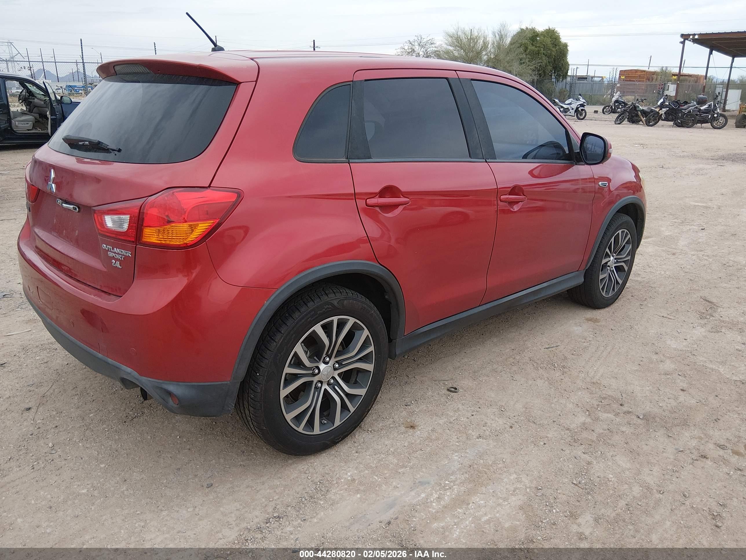 MITSUBISHI OUTLANDER image 4