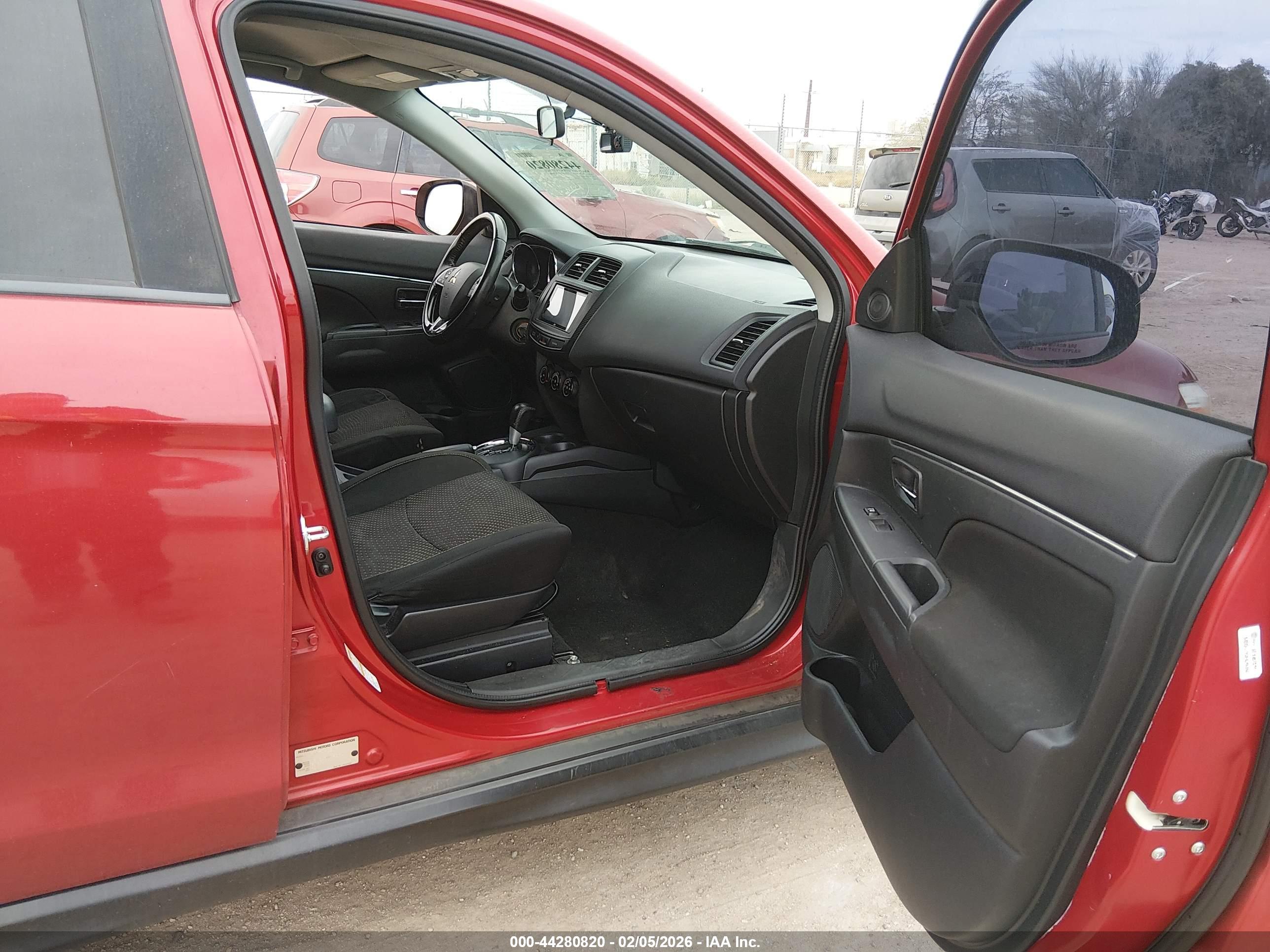 MITSUBISHI OUTLANDER image 5