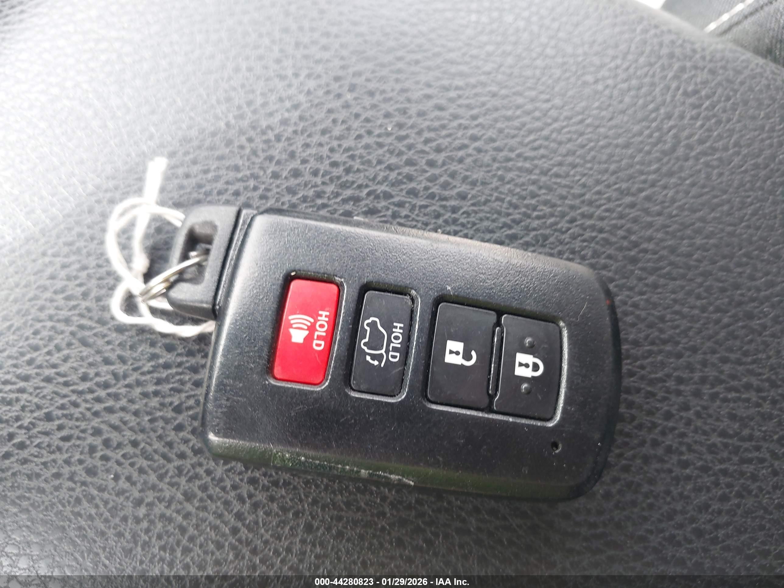 TOYOTA RAV4 image 11