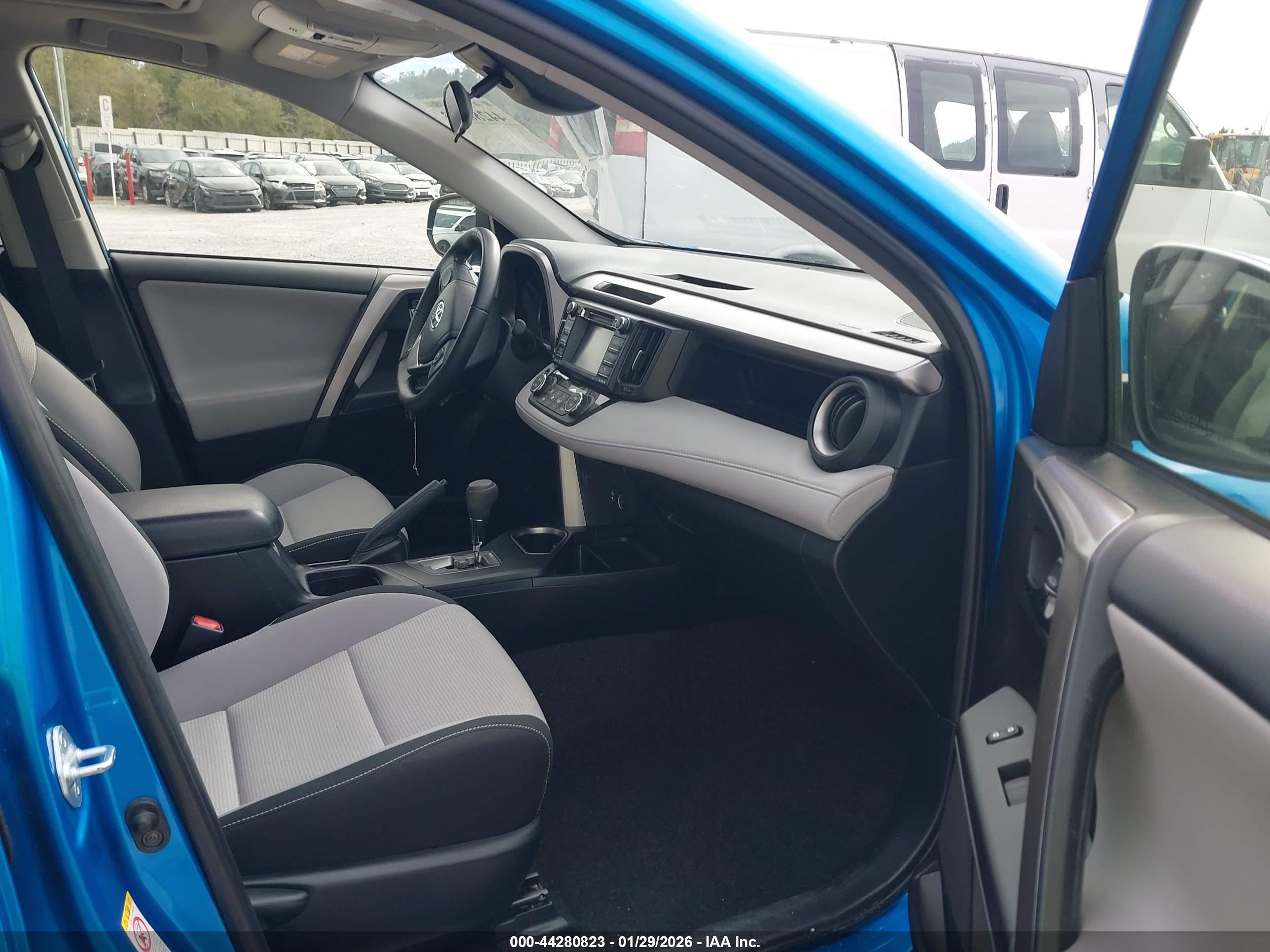 TOYOTA RAV4 image 5
