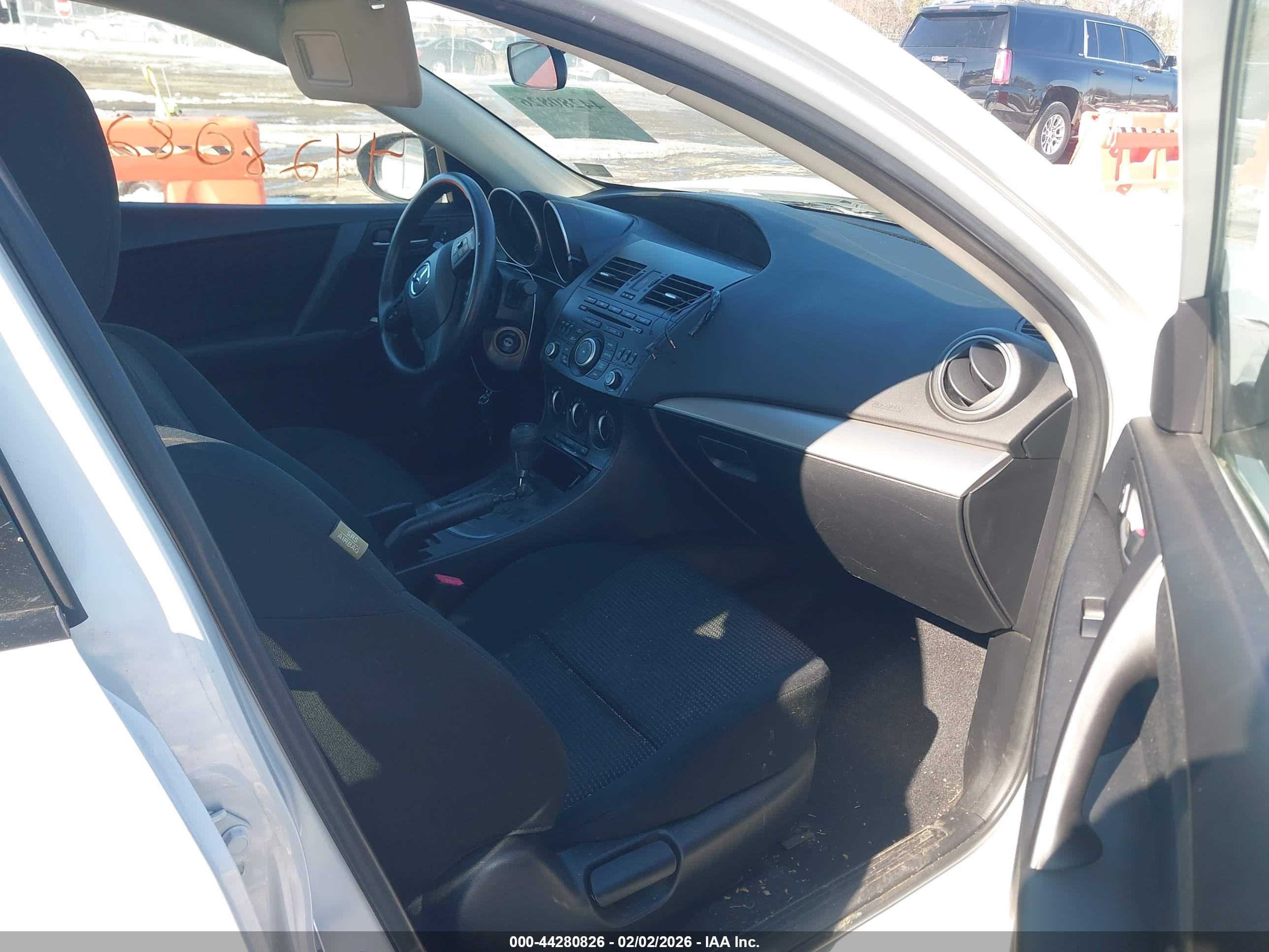 MAZDA MAZDA3 image 5
