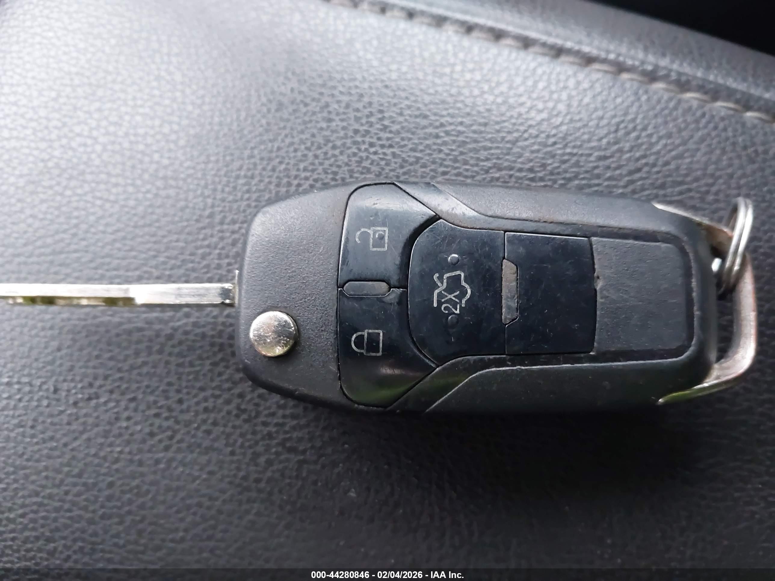 FORD FUSION image 11