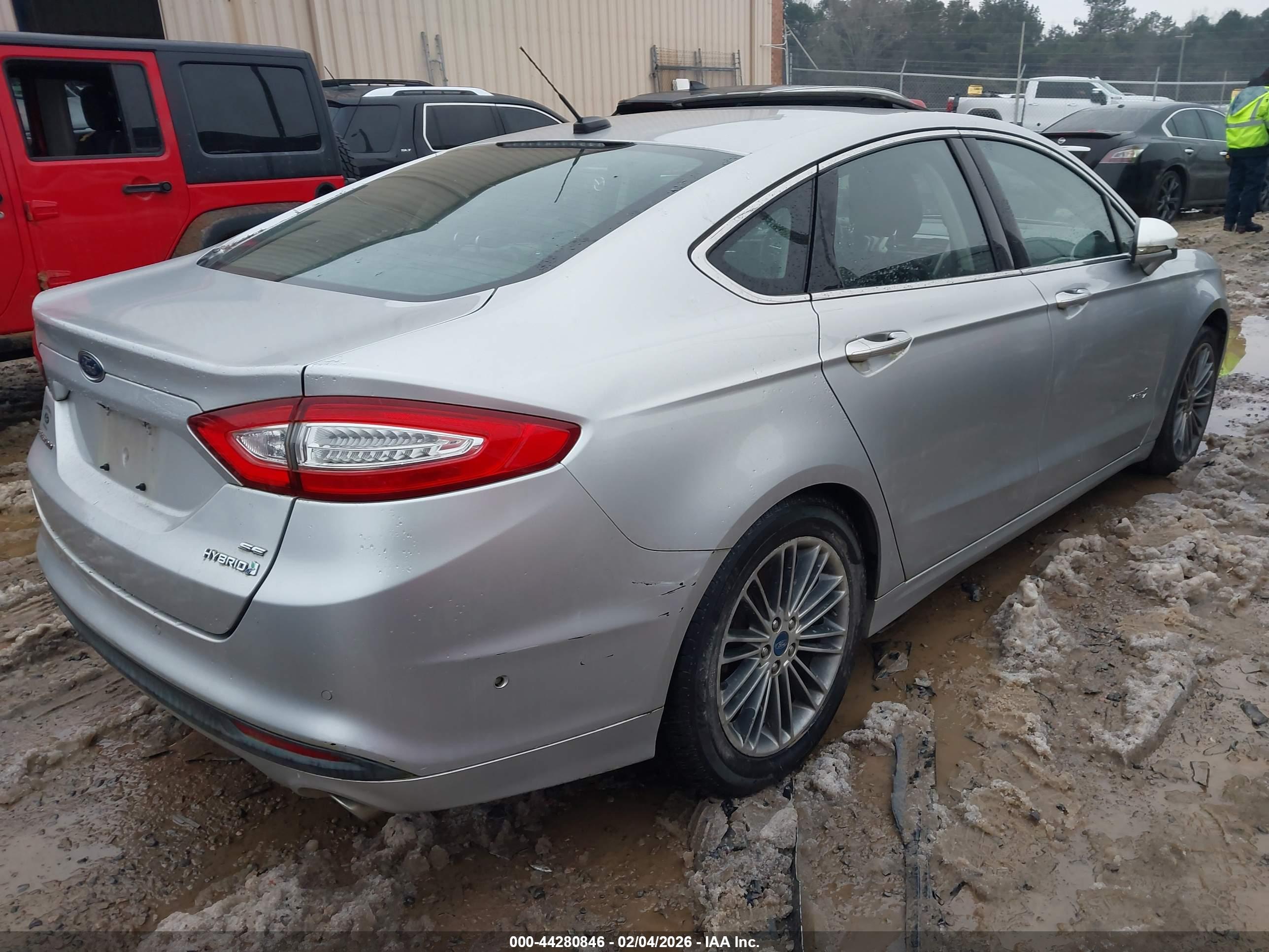 FORD FUSION image 4