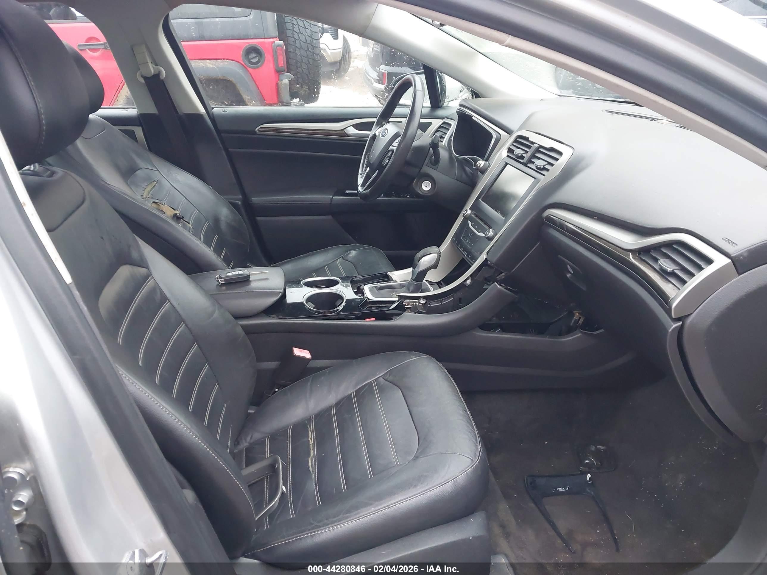 FORD FUSION image 5