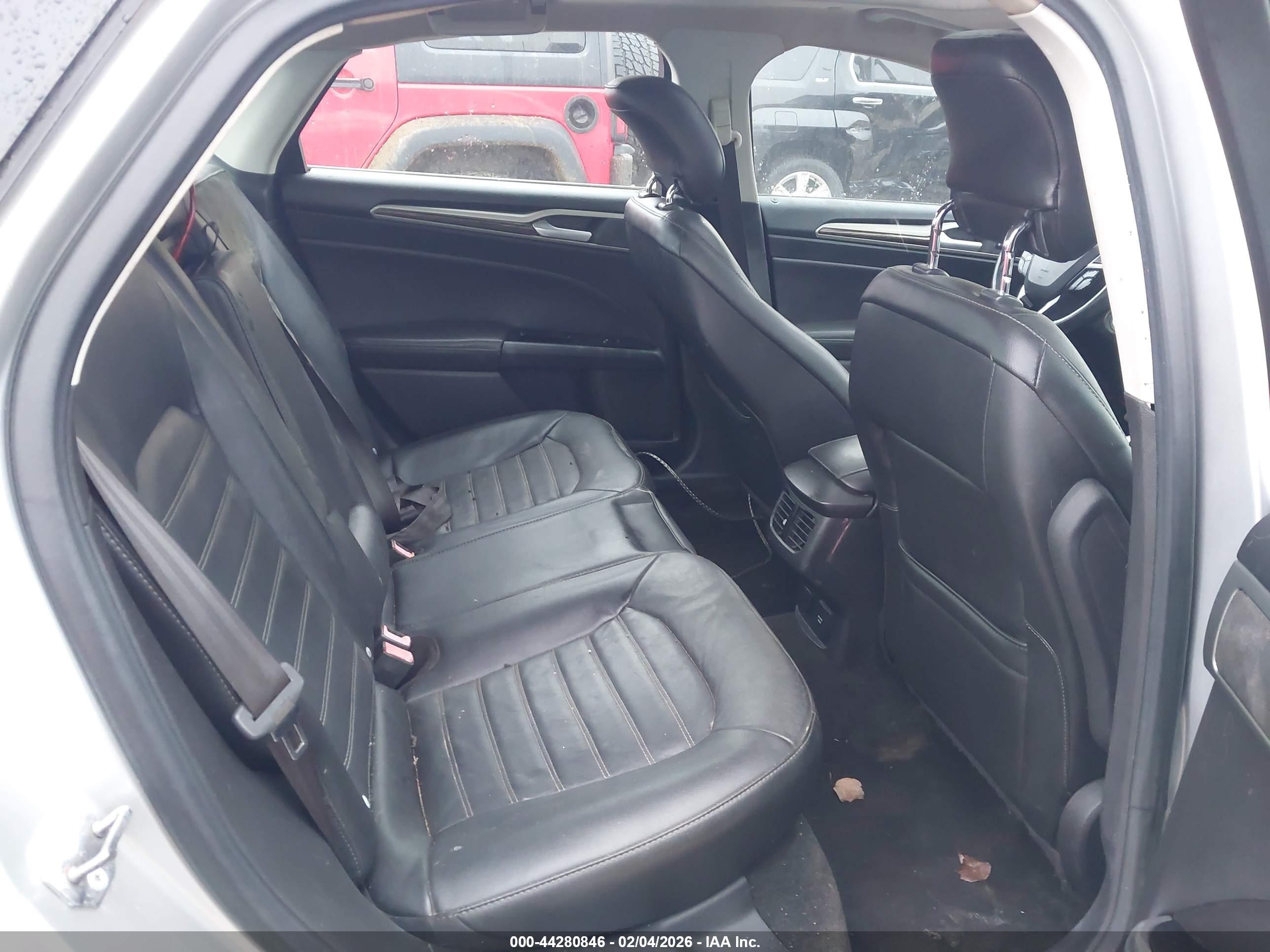 FORD FUSION image 8