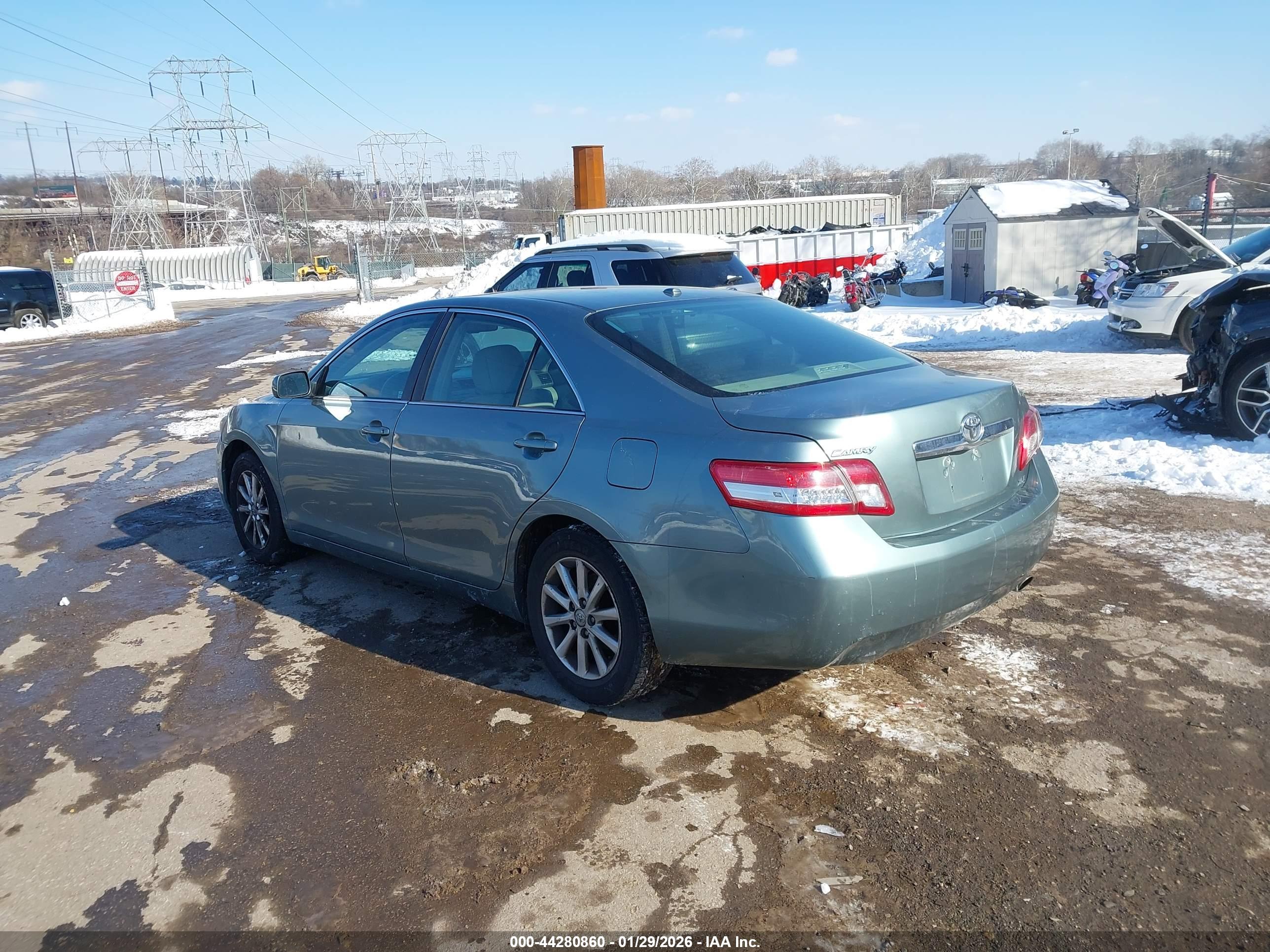 TOYOTA CAMRY image 3