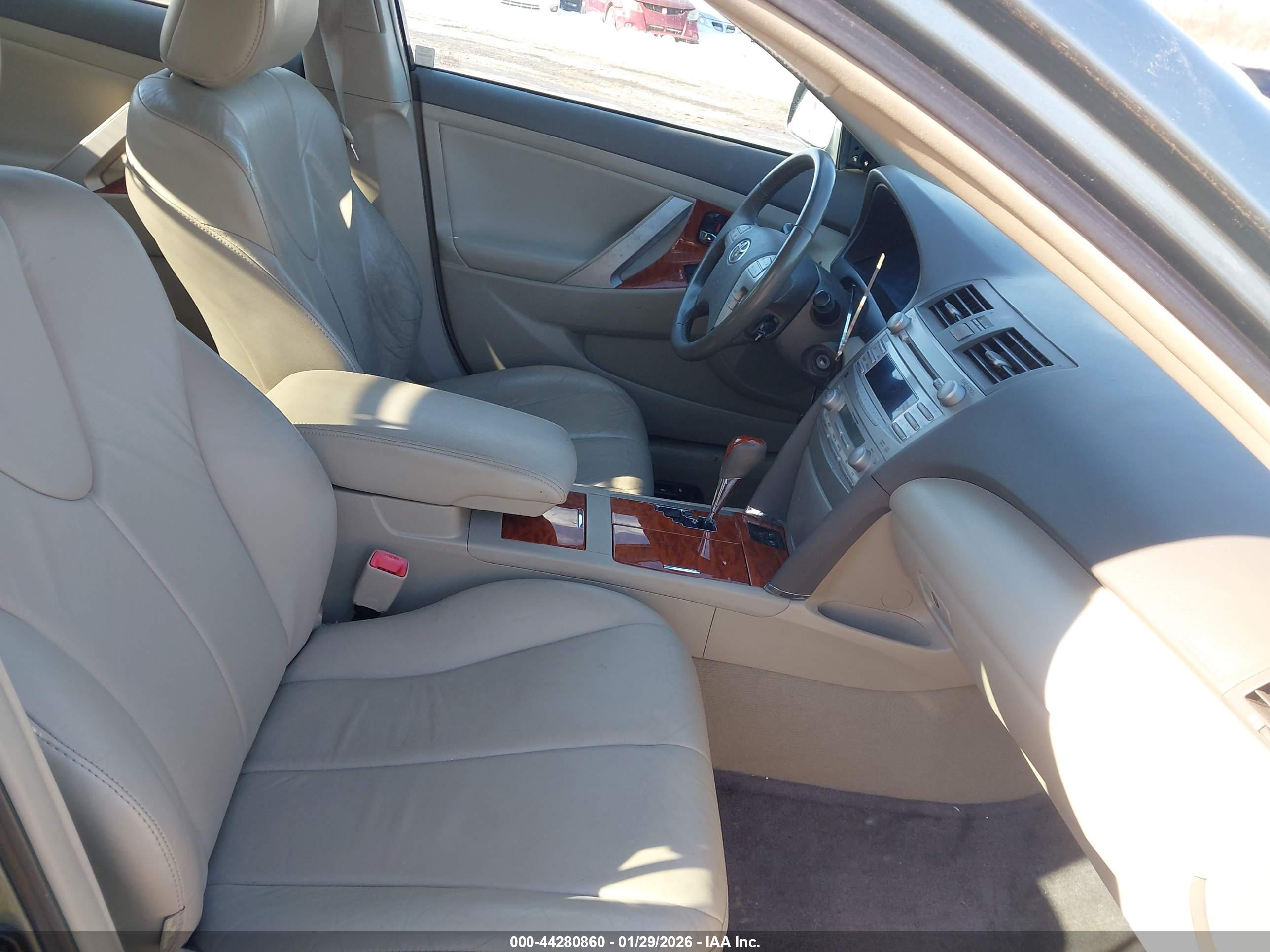 TOYOTA CAMRY image 5