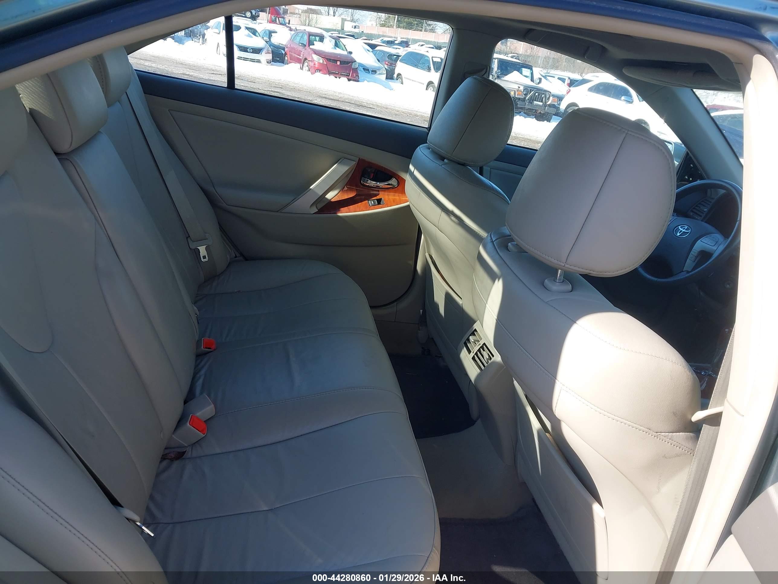 TOYOTA CAMRY image 8