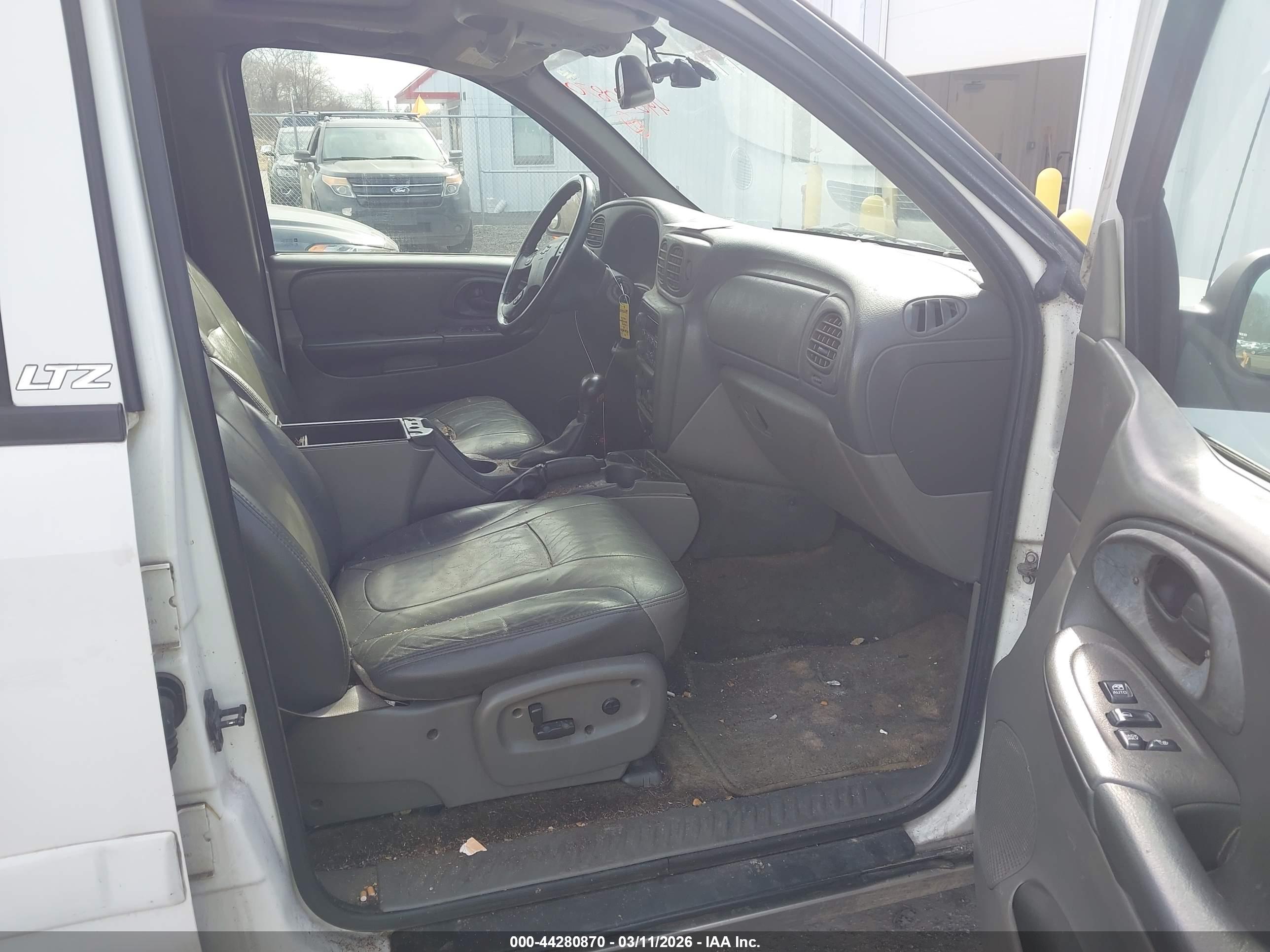 CHEVROLET TRAILBLAZER image 5