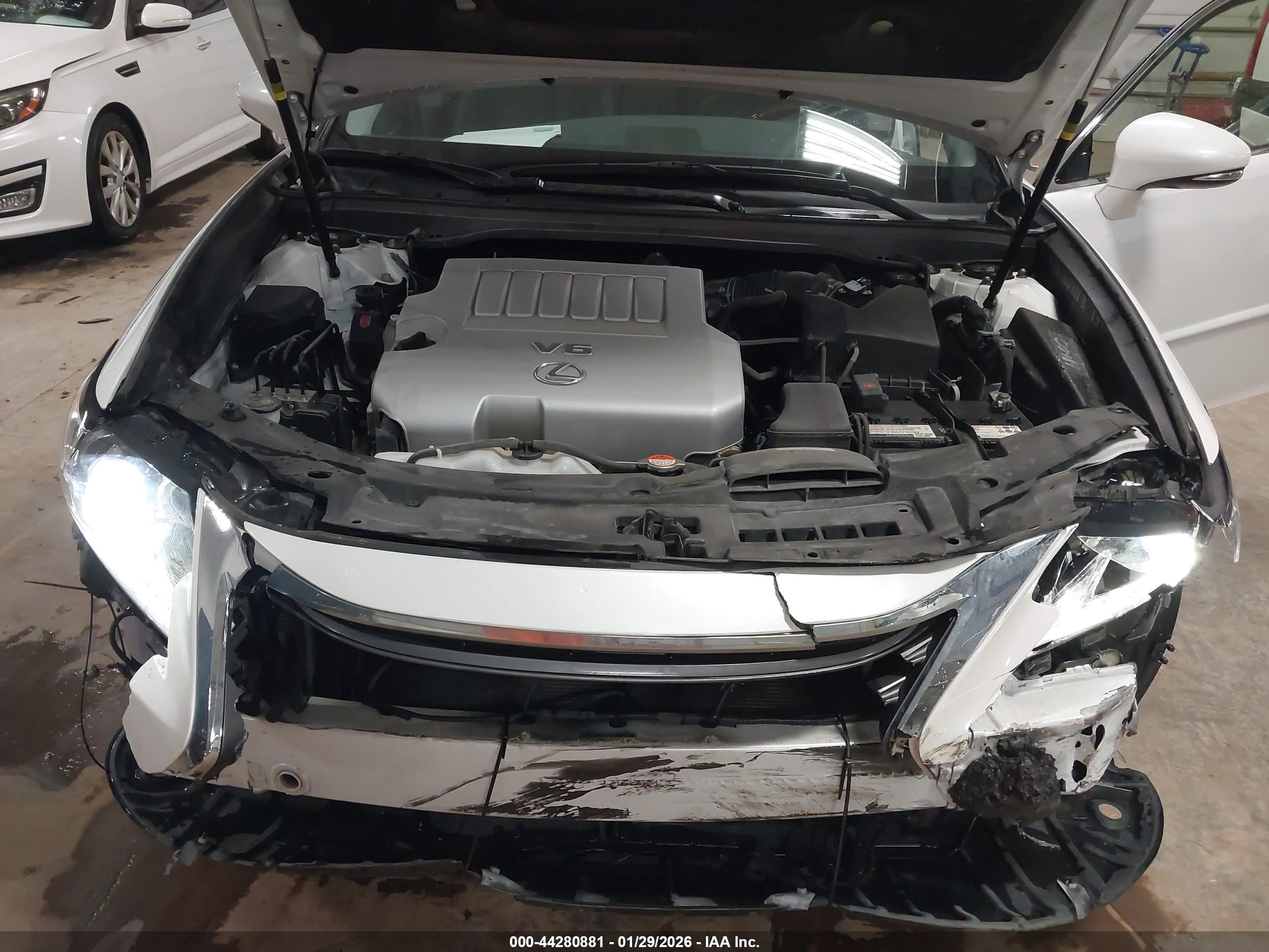 LEXUS ES image 10