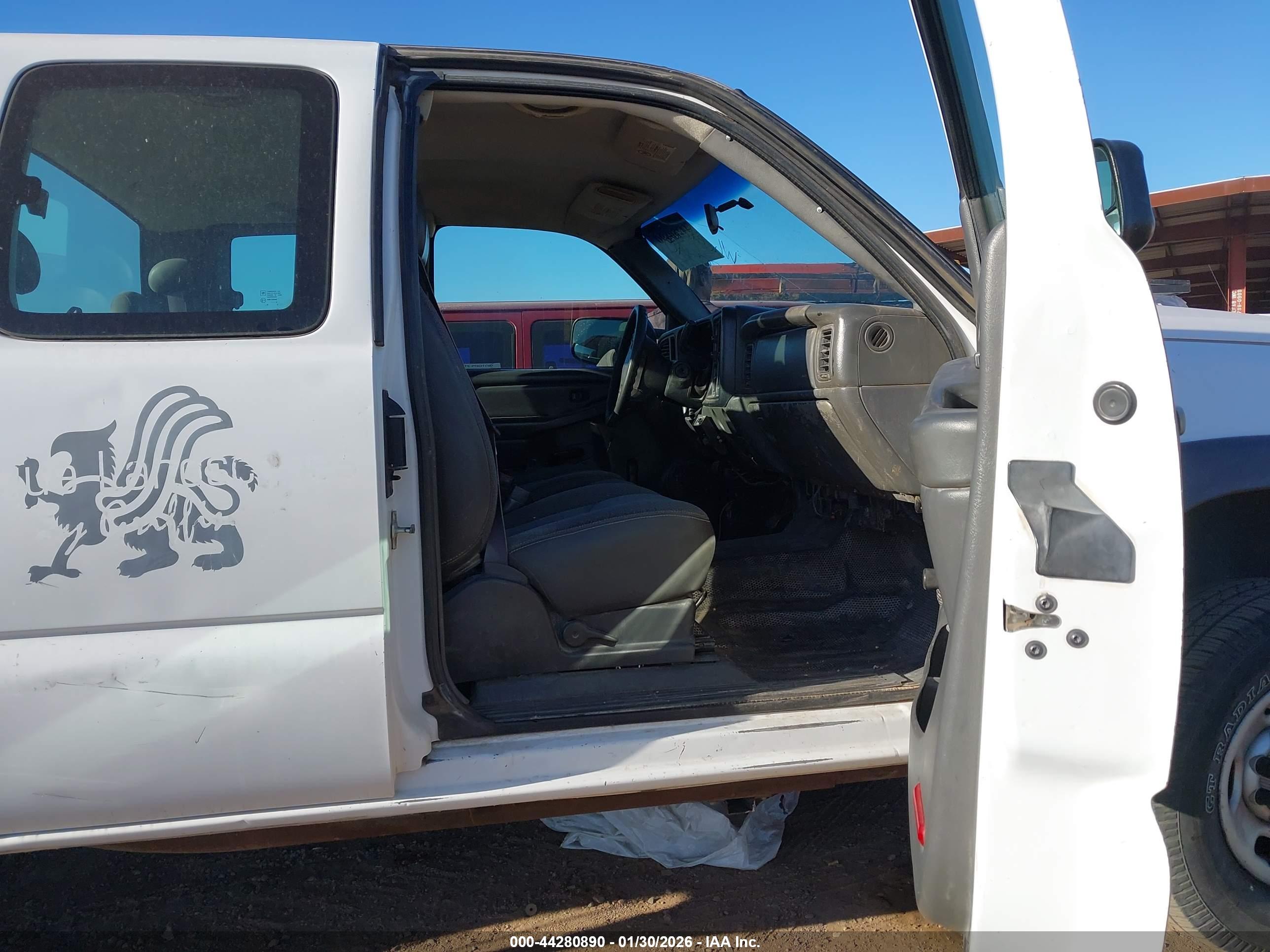 CHEVROLET SILVERADO image 5