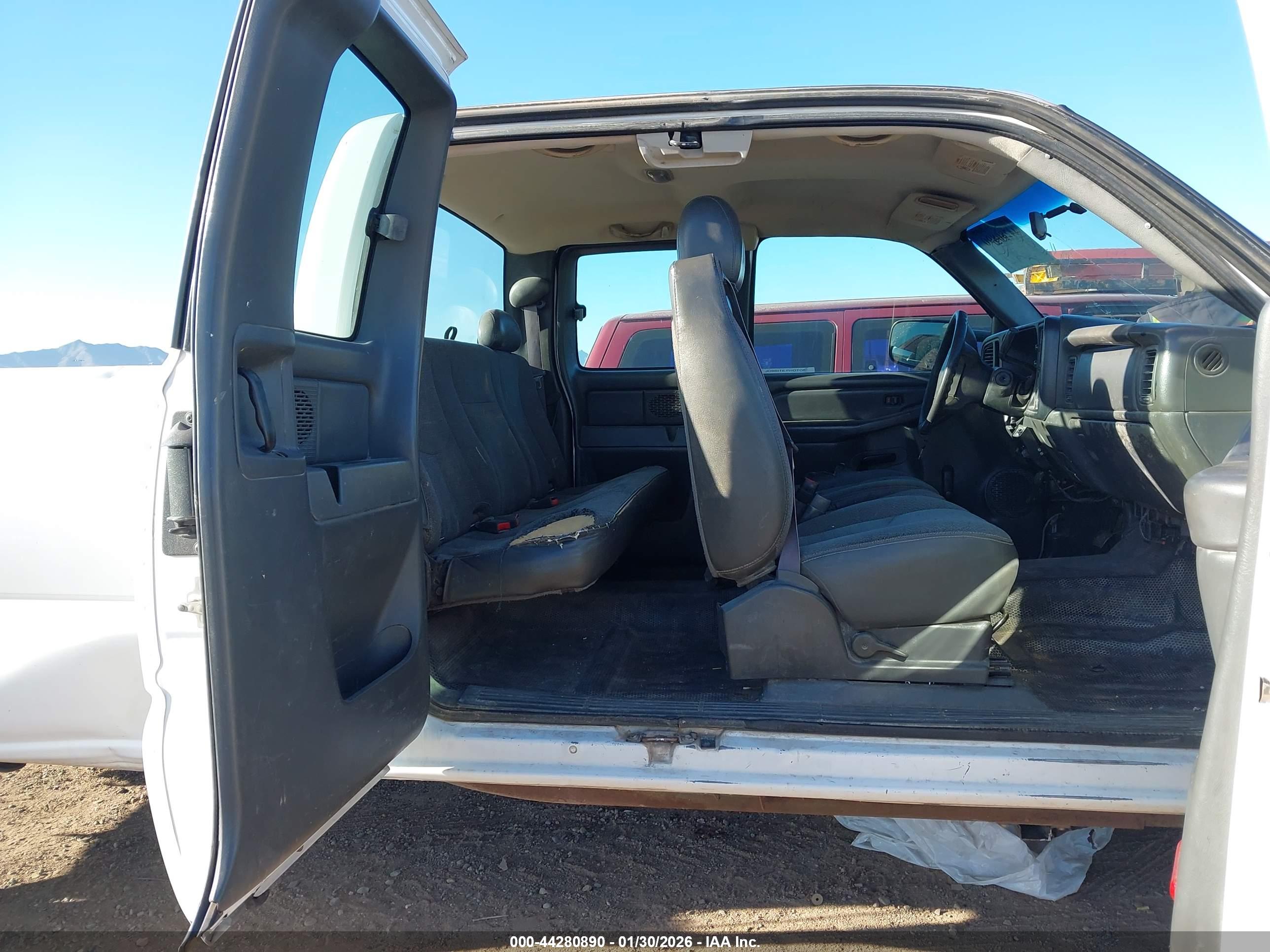 CHEVROLET SILVERADO image 8