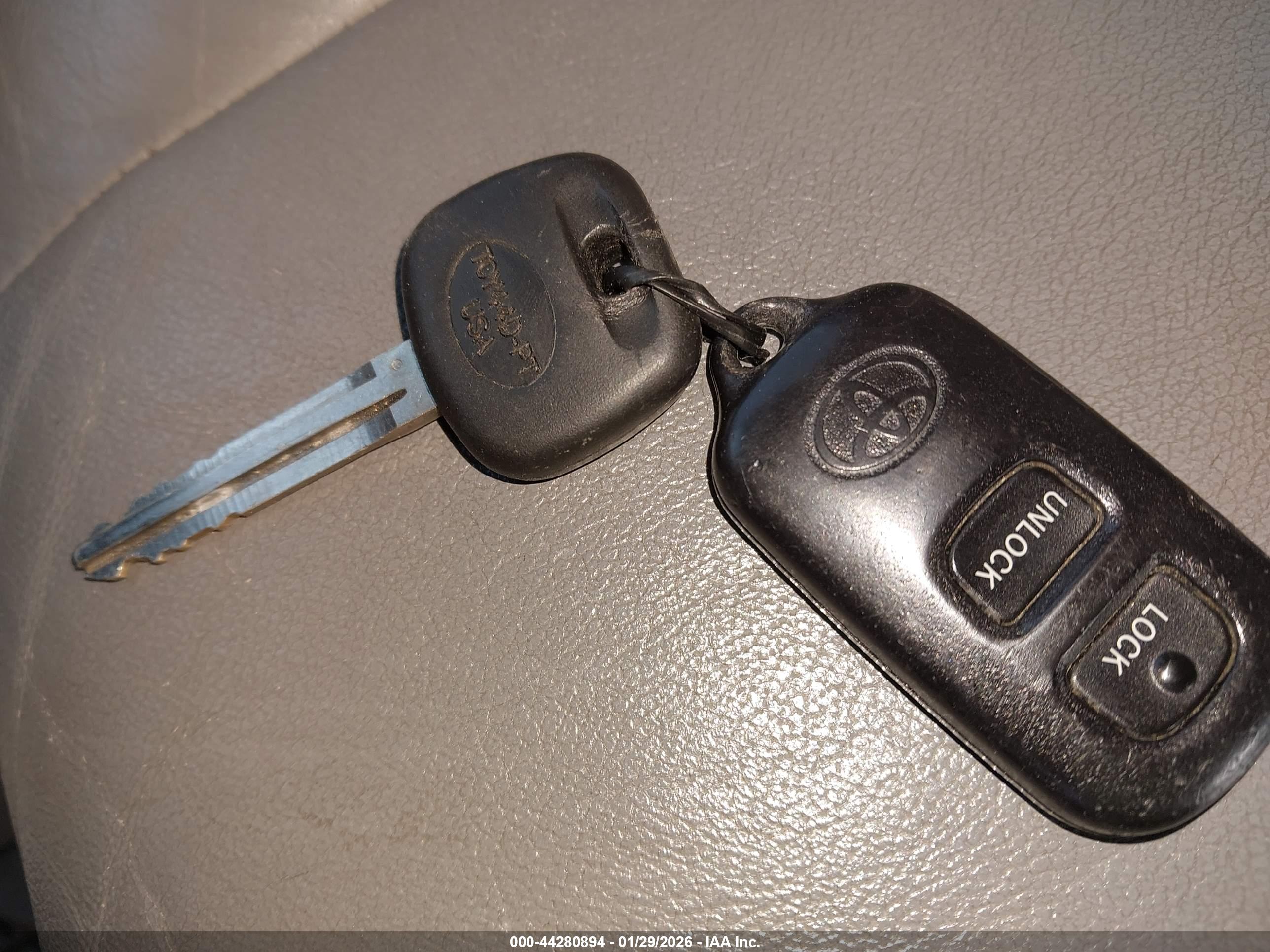 TOYOTA 4RUNNER image 11