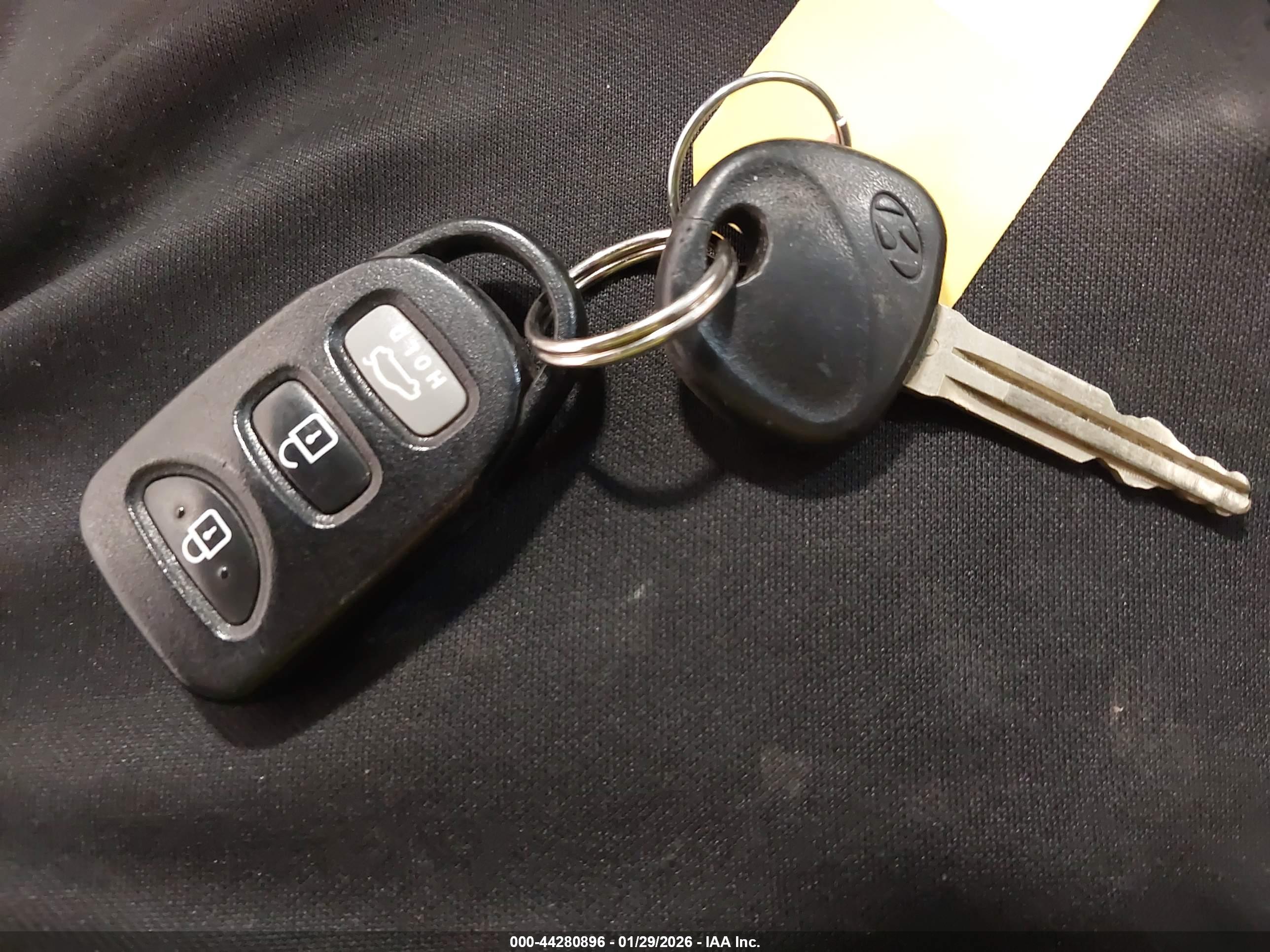 HYUNDAI ELANTRA image 11