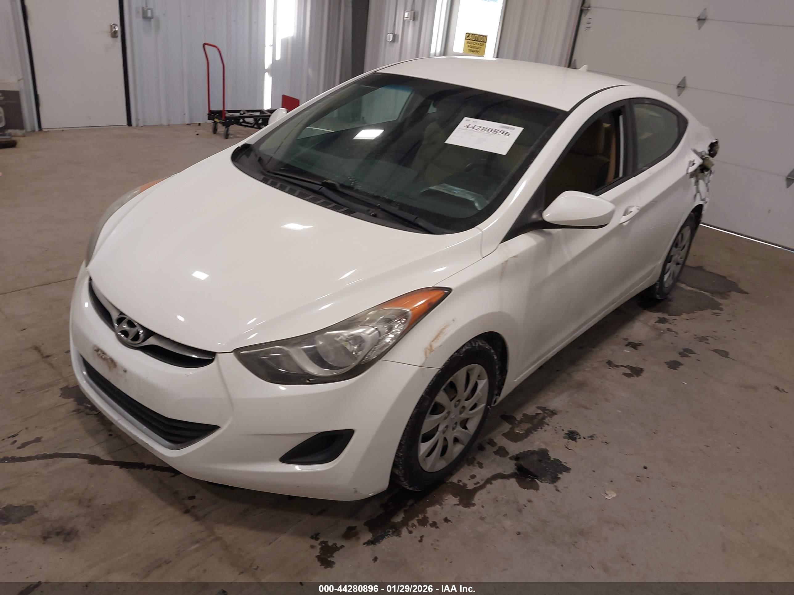 HYUNDAI ELANTRA image 2