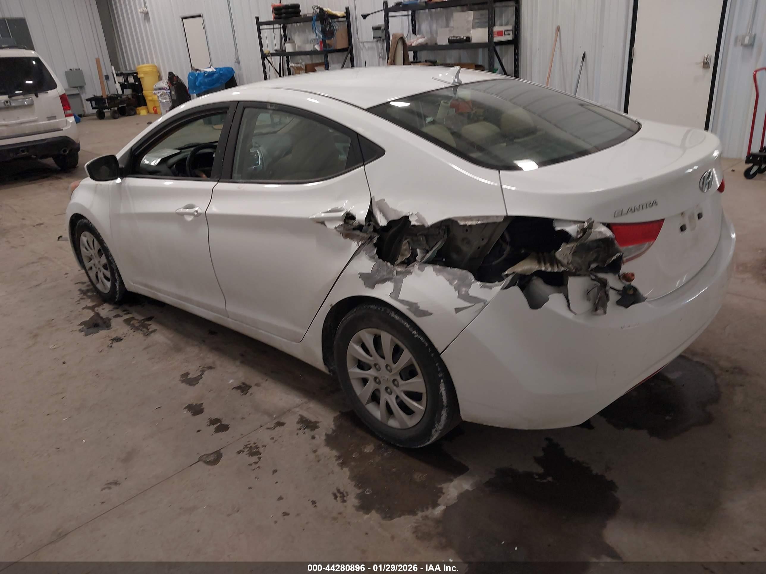 HYUNDAI ELANTRA image 3