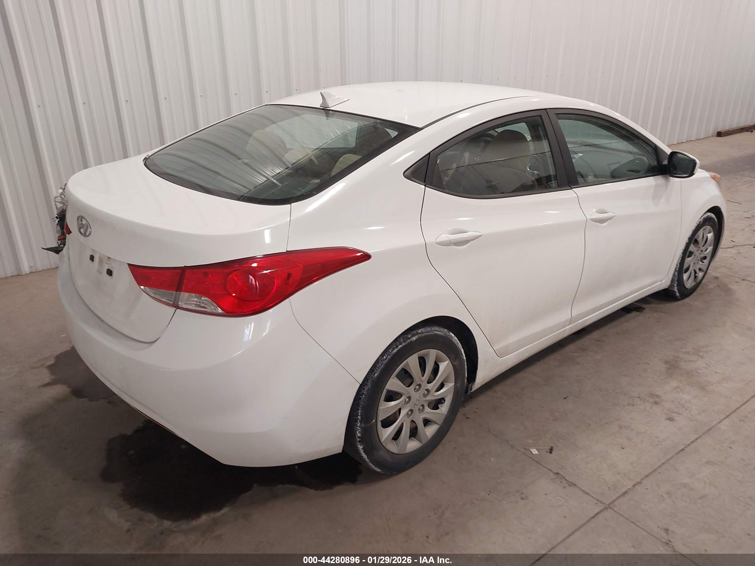 HYUNDAI ELANTRA image 4