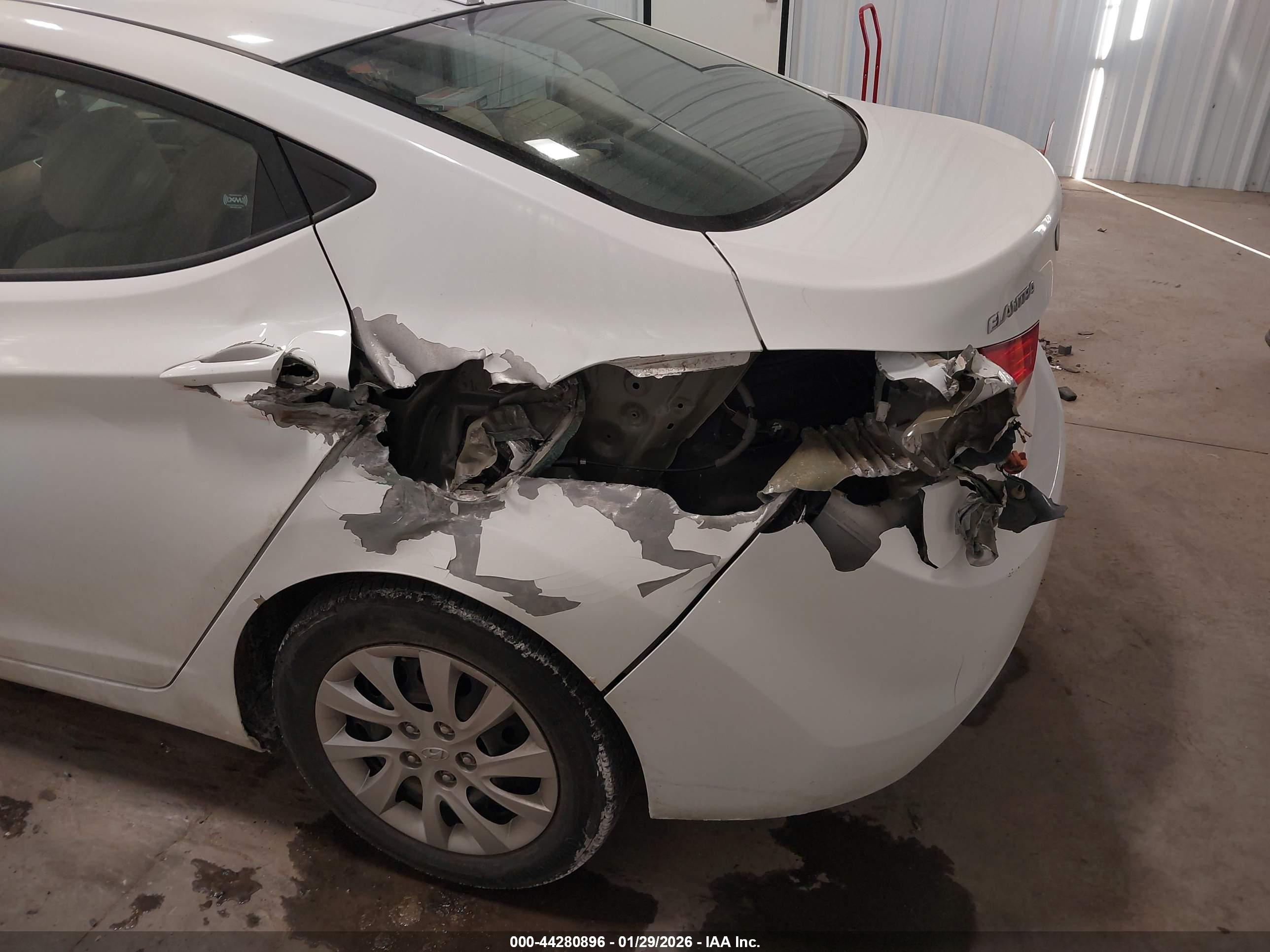 HYUNDAI ELANTRA image 6