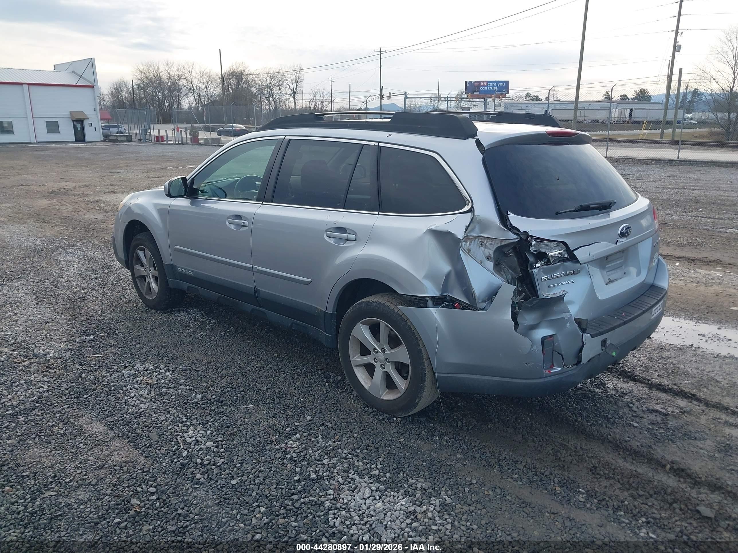 SUBARU OUTBACK image 3