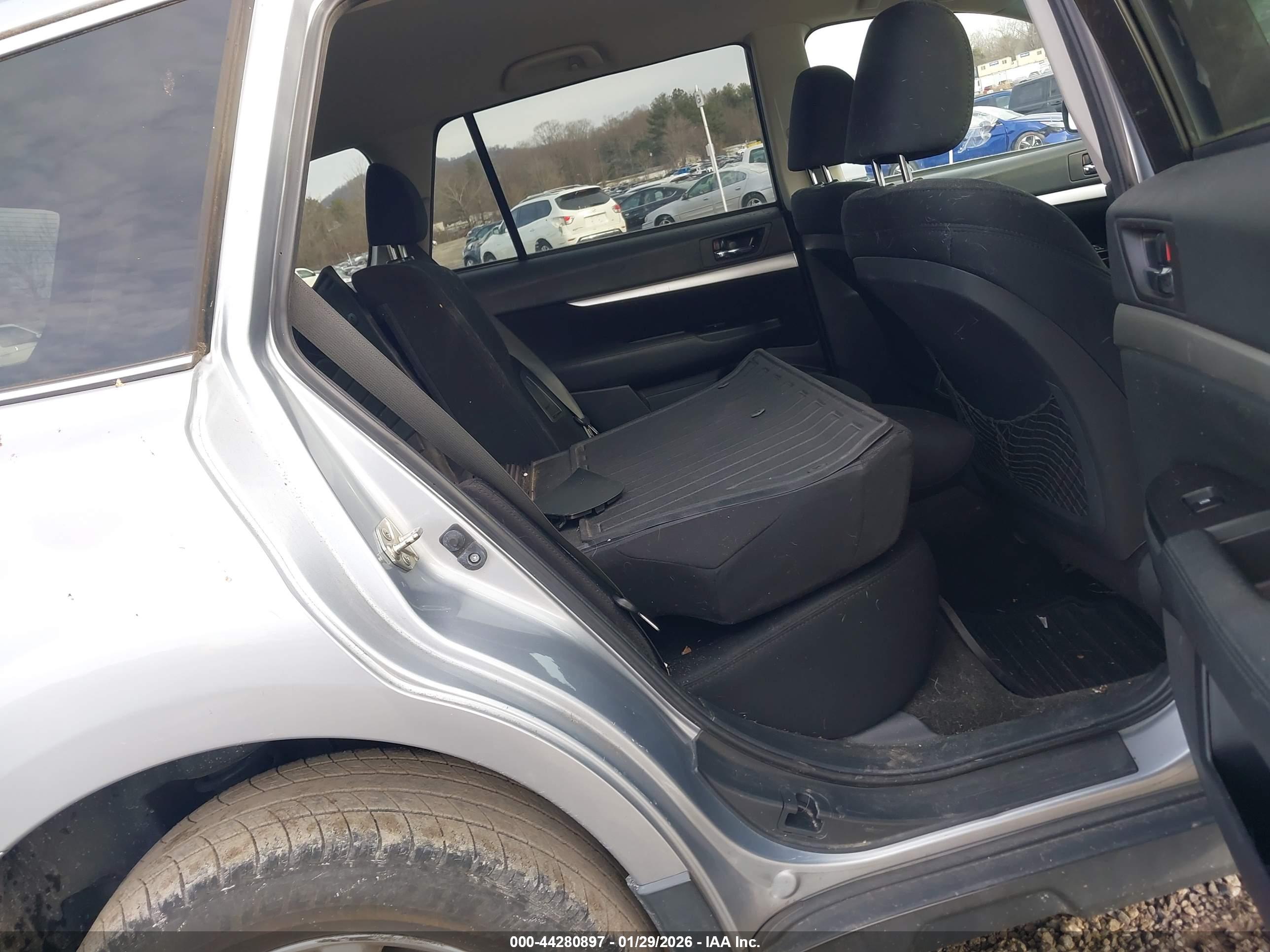 SUBARU OUTBACK image 8