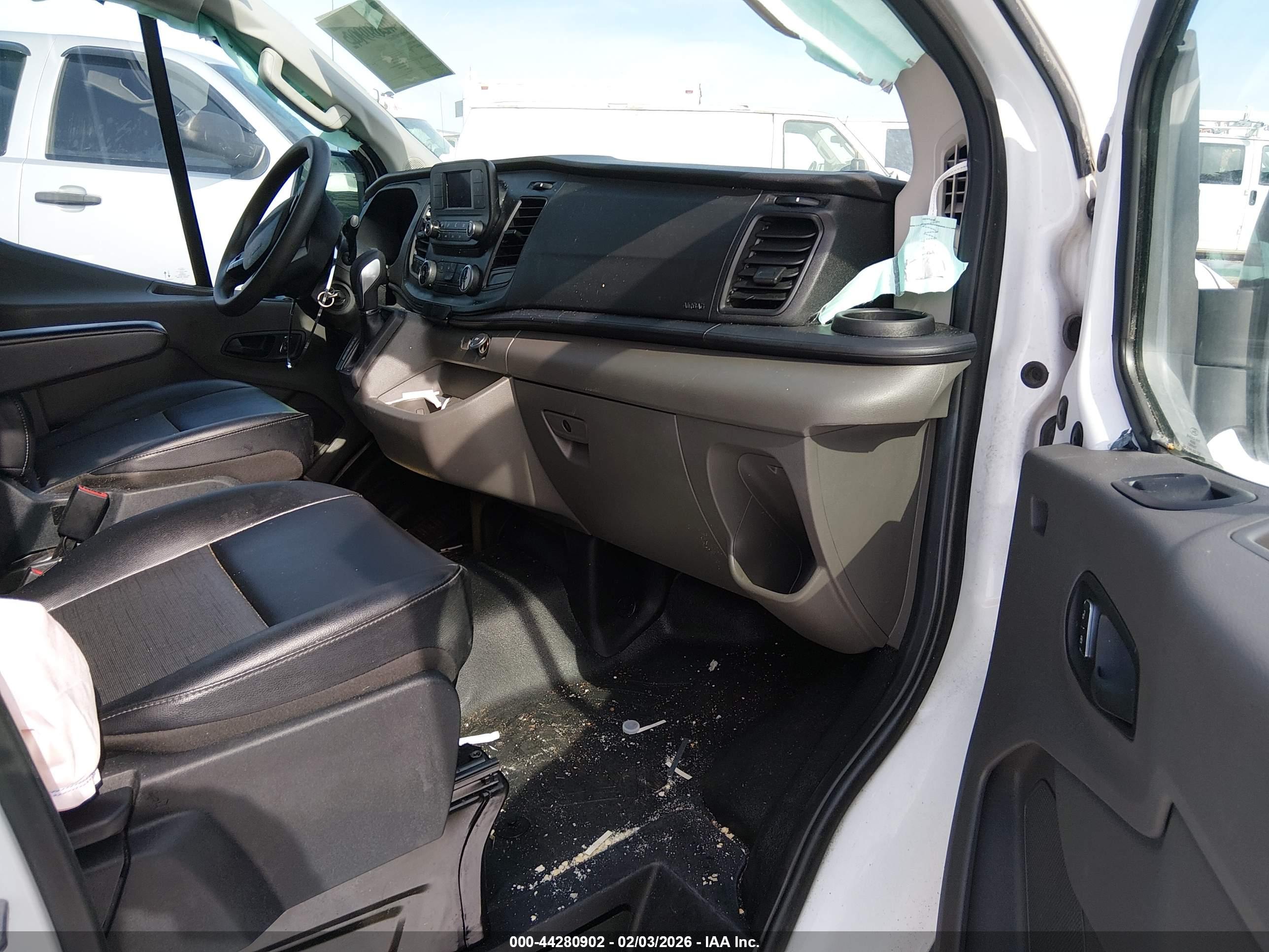 FORD TRANSIT-150 image 5