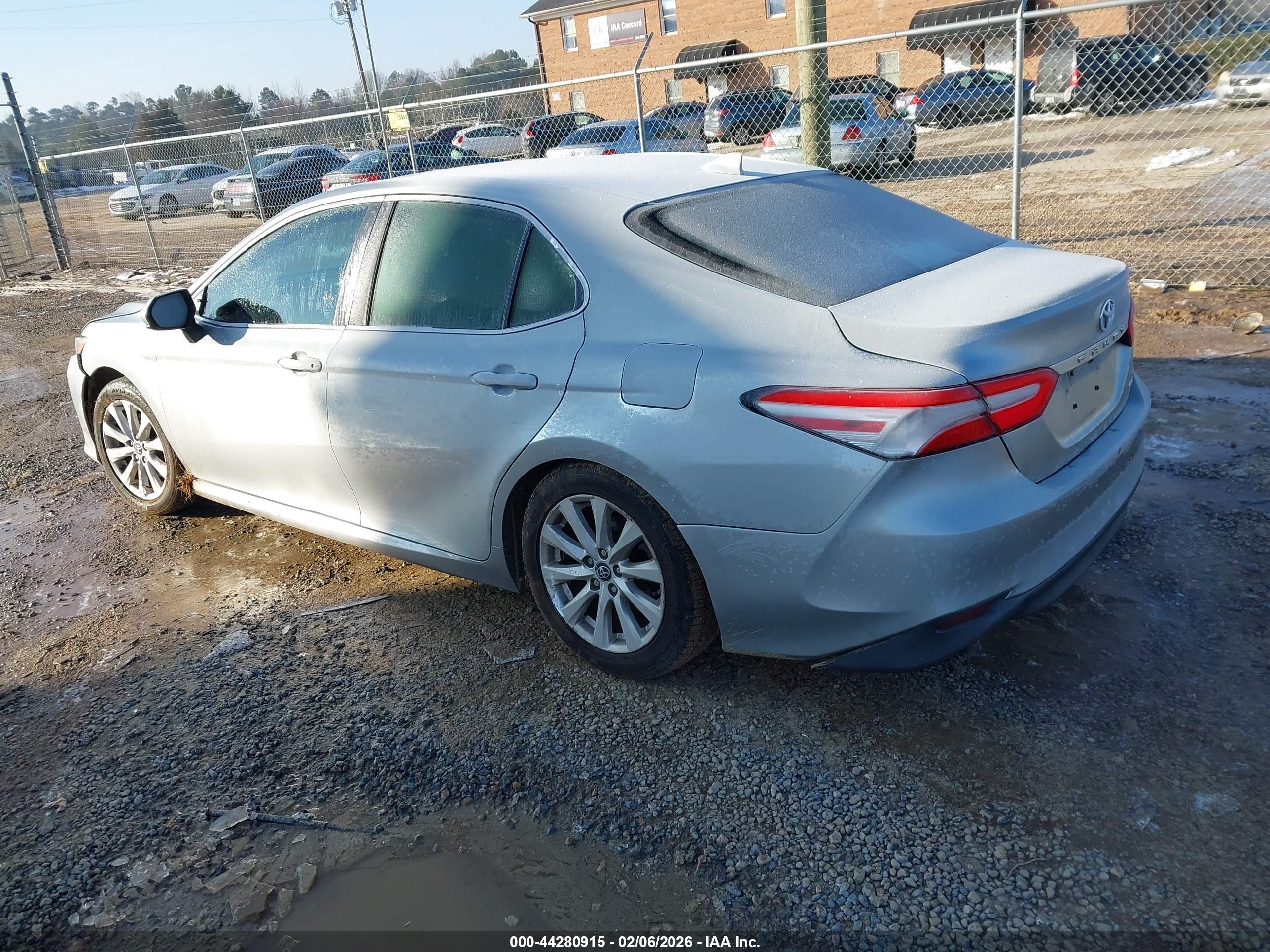 TOYOTA CAMRY image 3