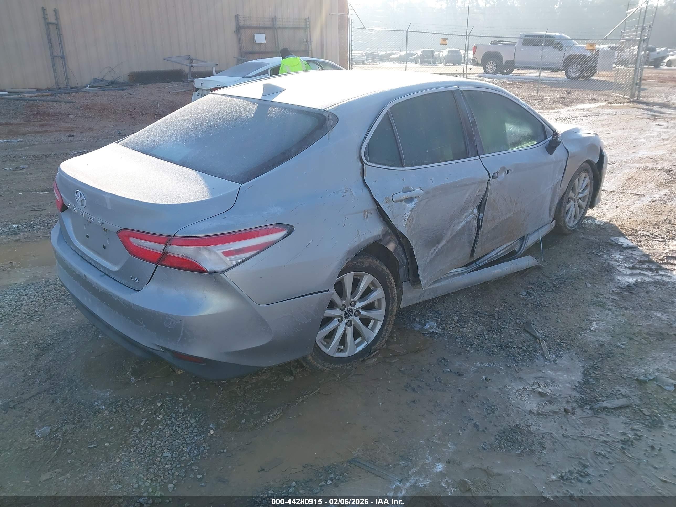 TOYOTA CAMRY image 4