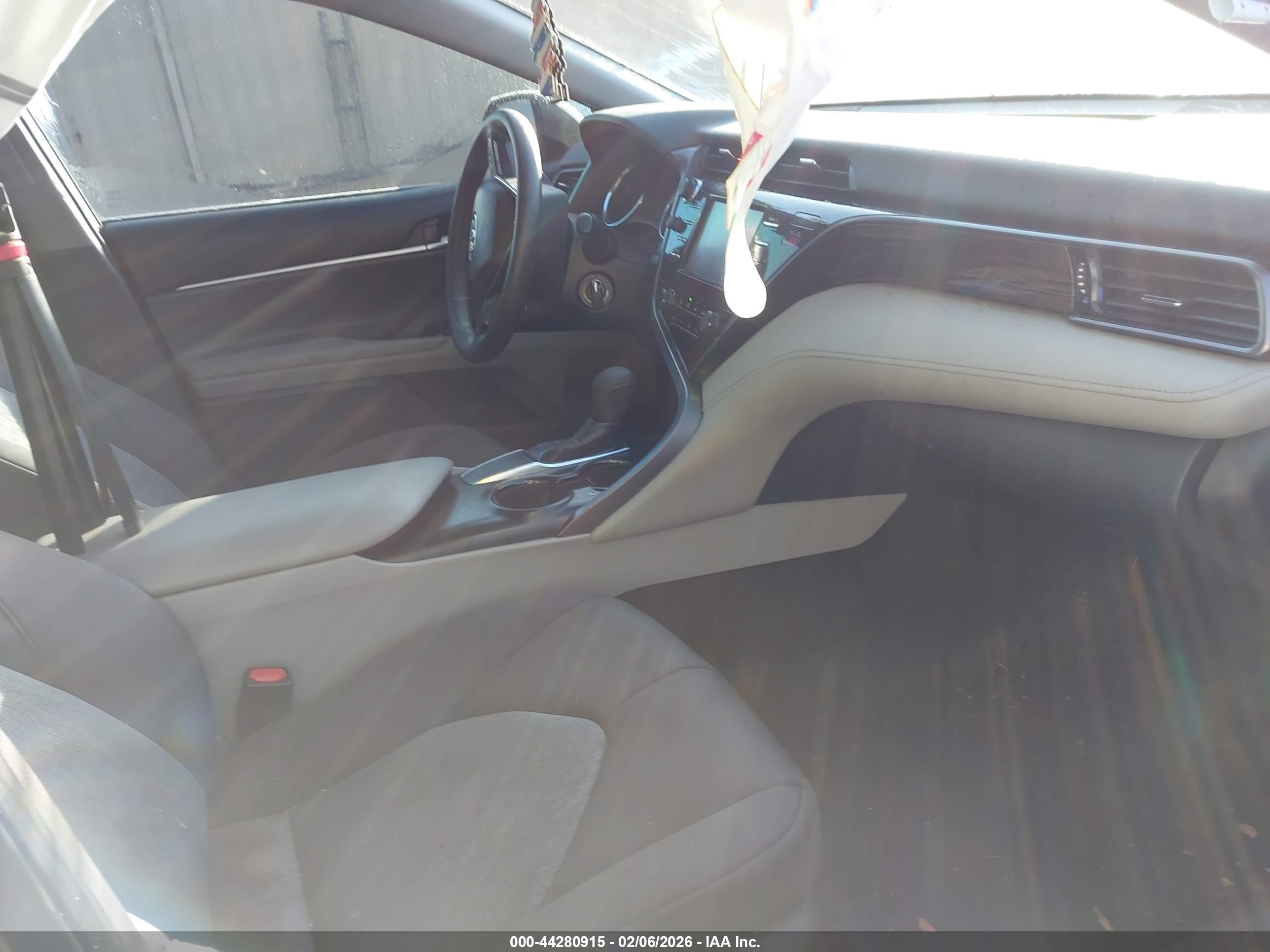 TOYOTA CAMRY image 5