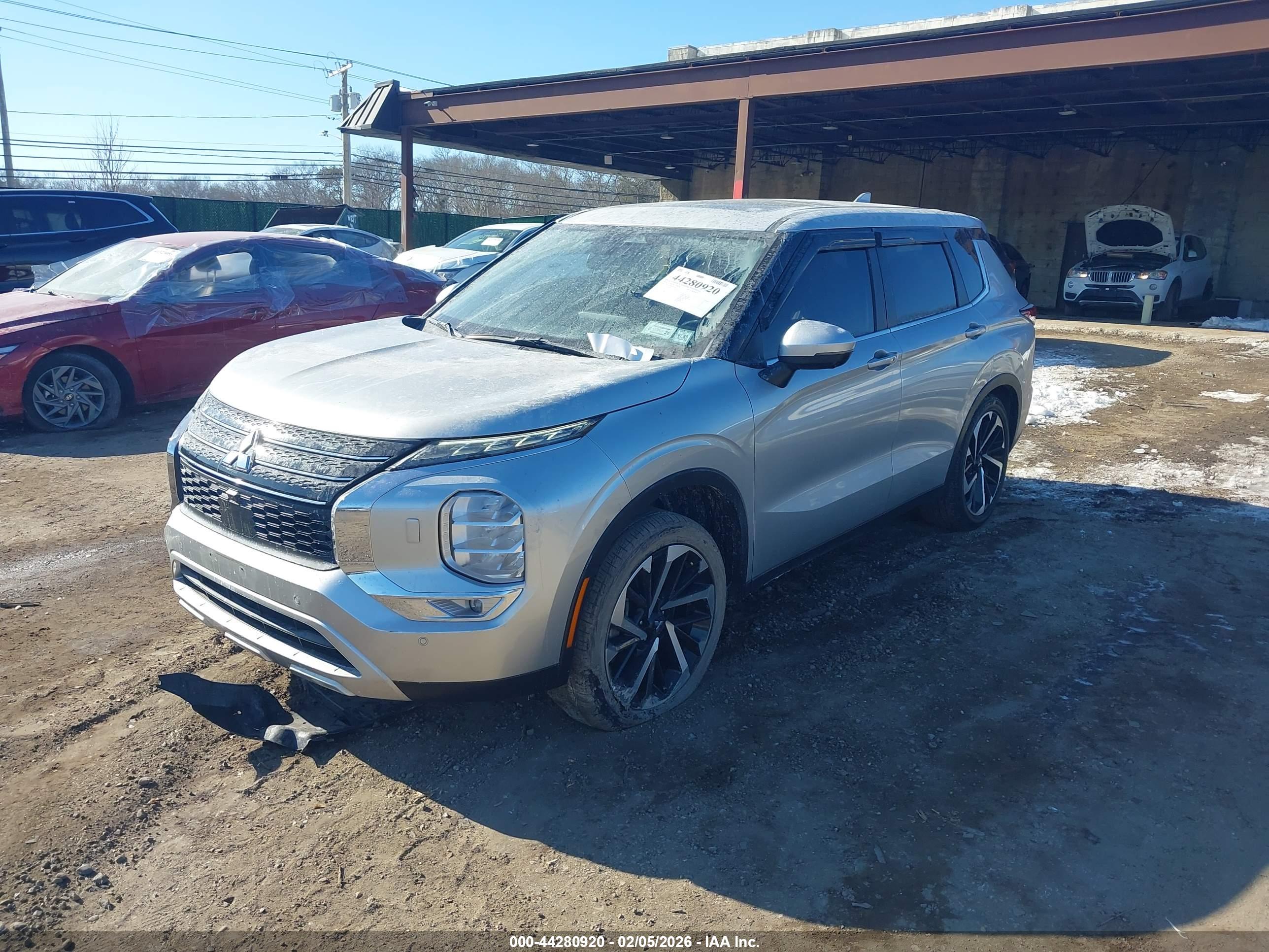 MITSUBISHI OUTLANDER image 2
