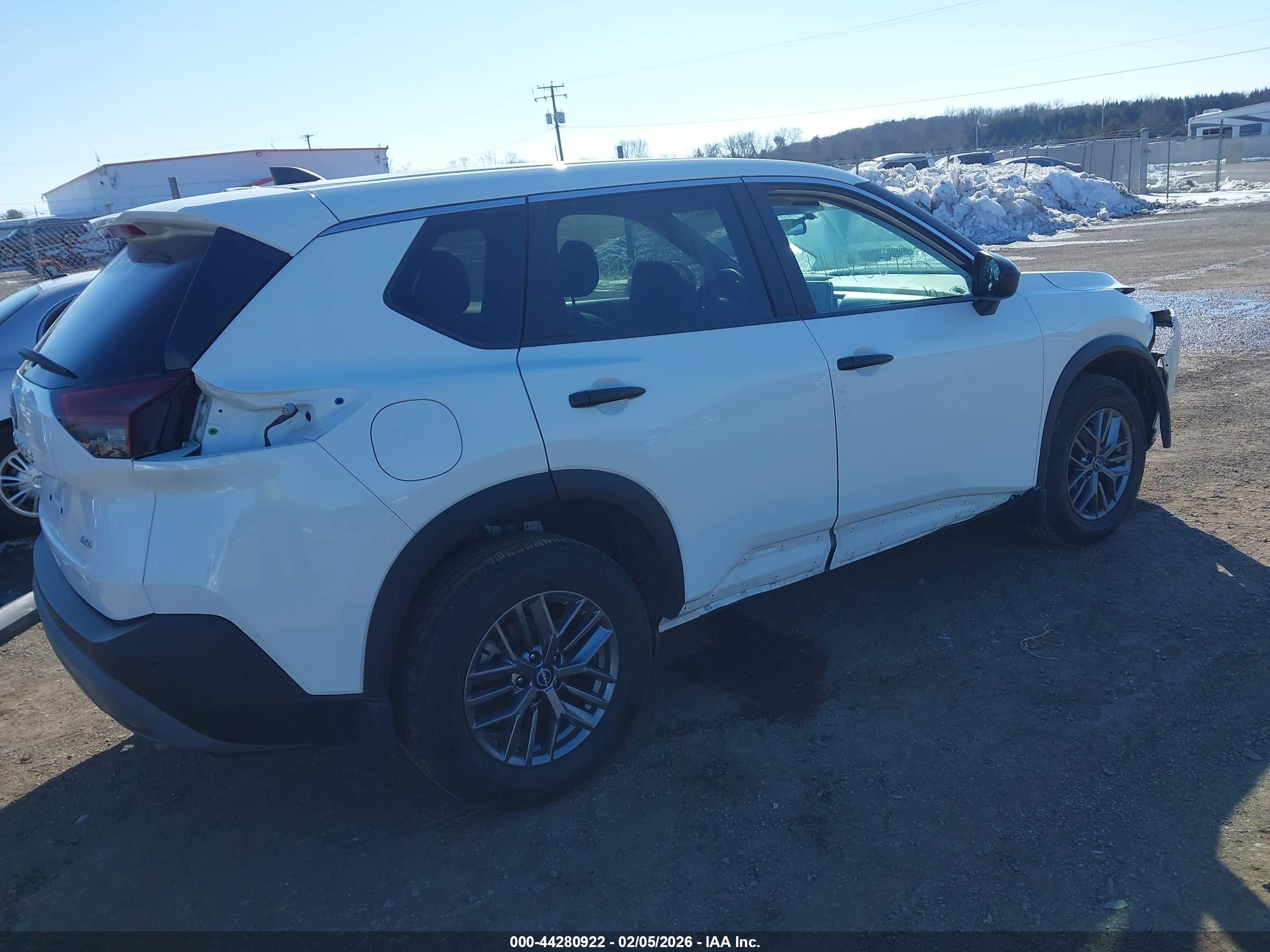 NISSAN ROGUE image 4