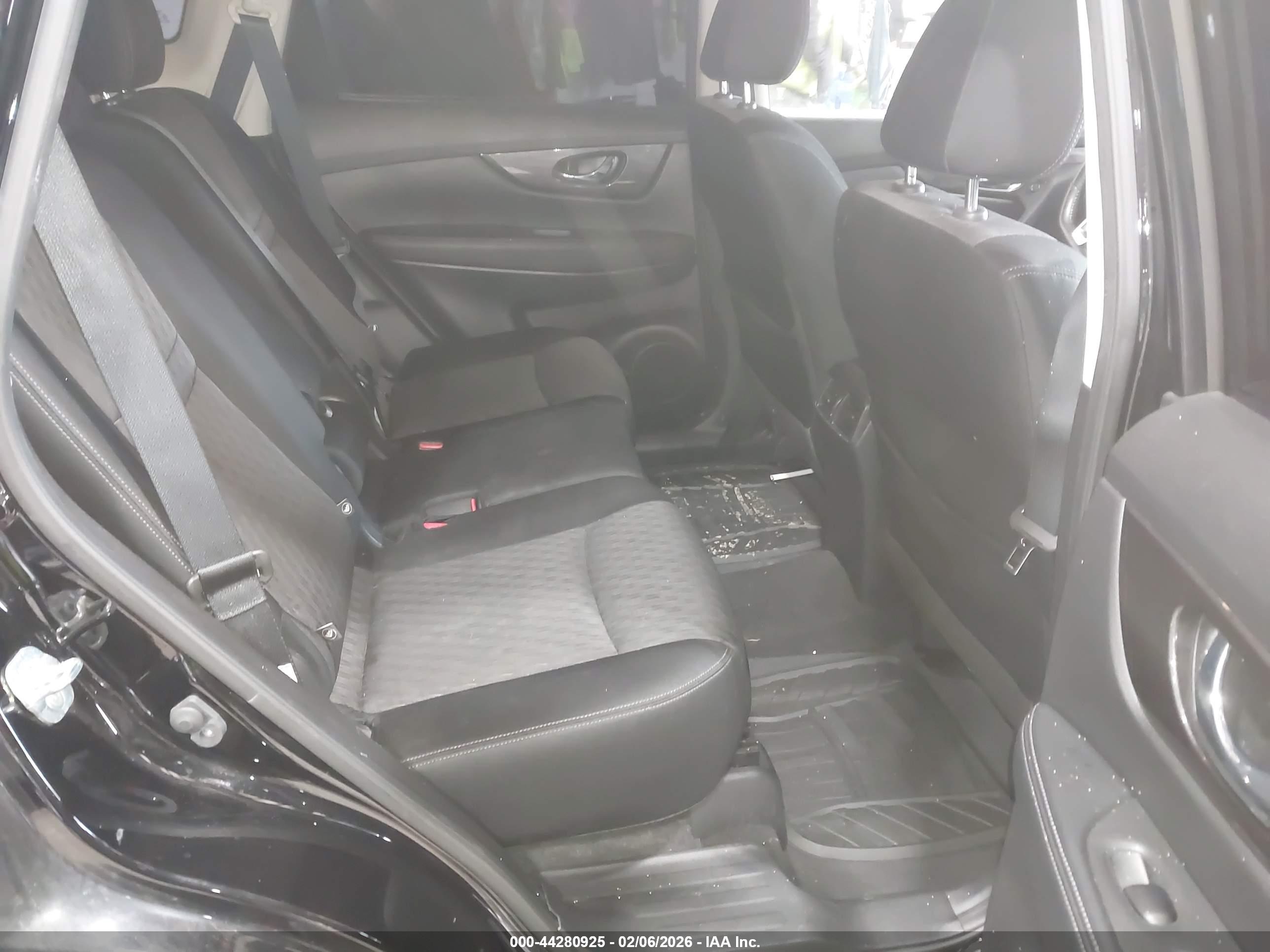 NISSAN ROGUE image 8