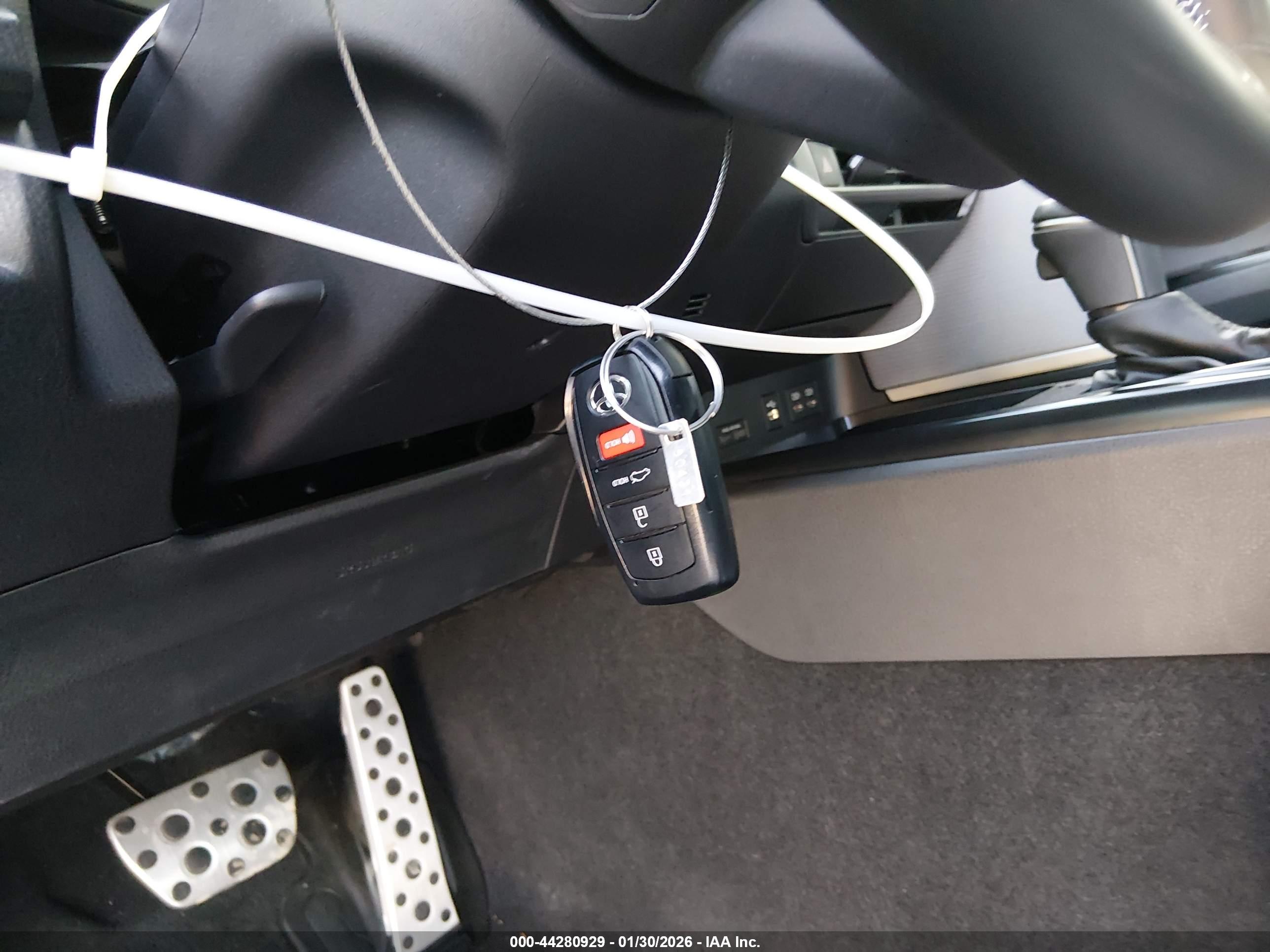 TOYOTA CAMRY image 11