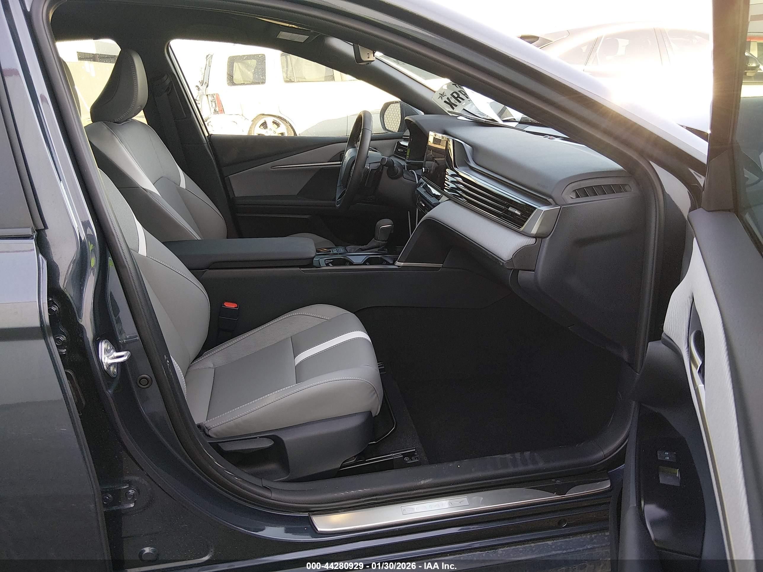 TOYOTA CAMRY image 5
