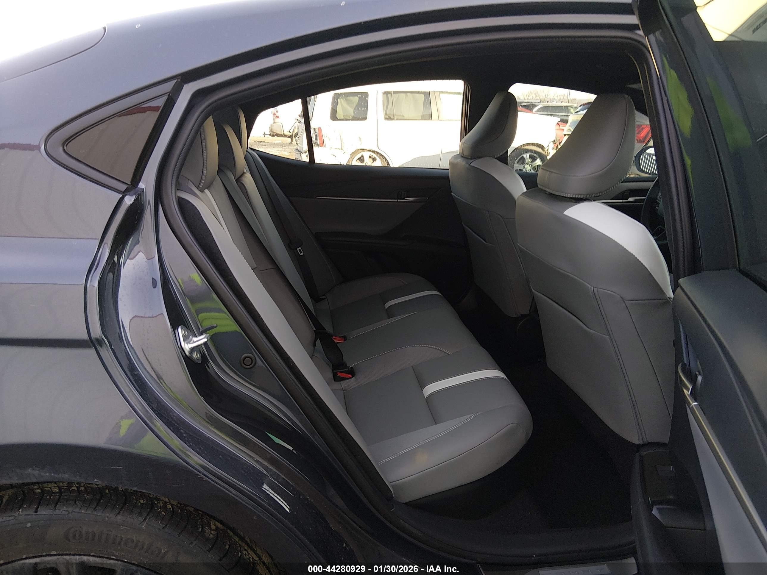 TOYOTA CAMRY image 8