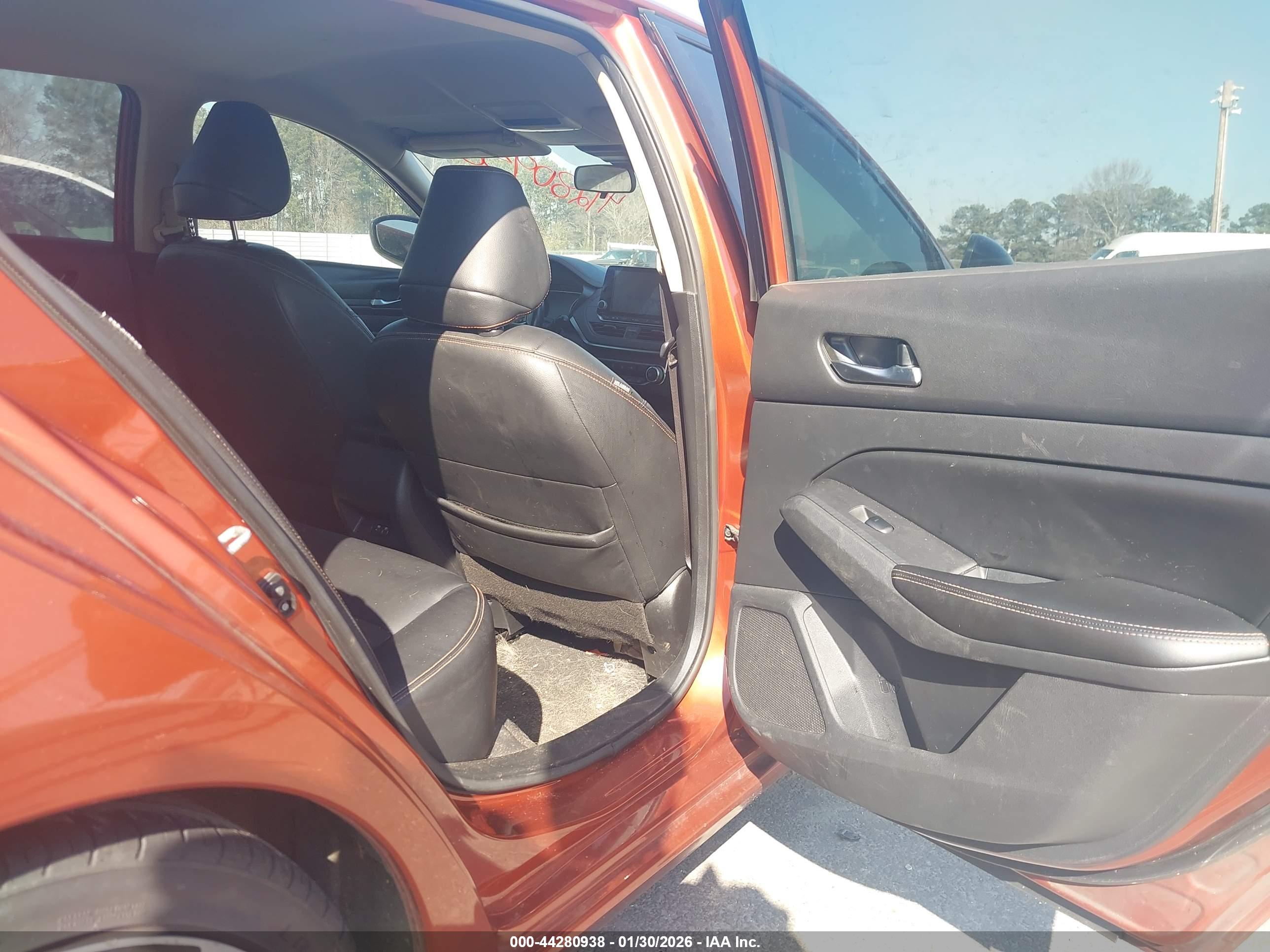 NISSAN ALTIMA image 8